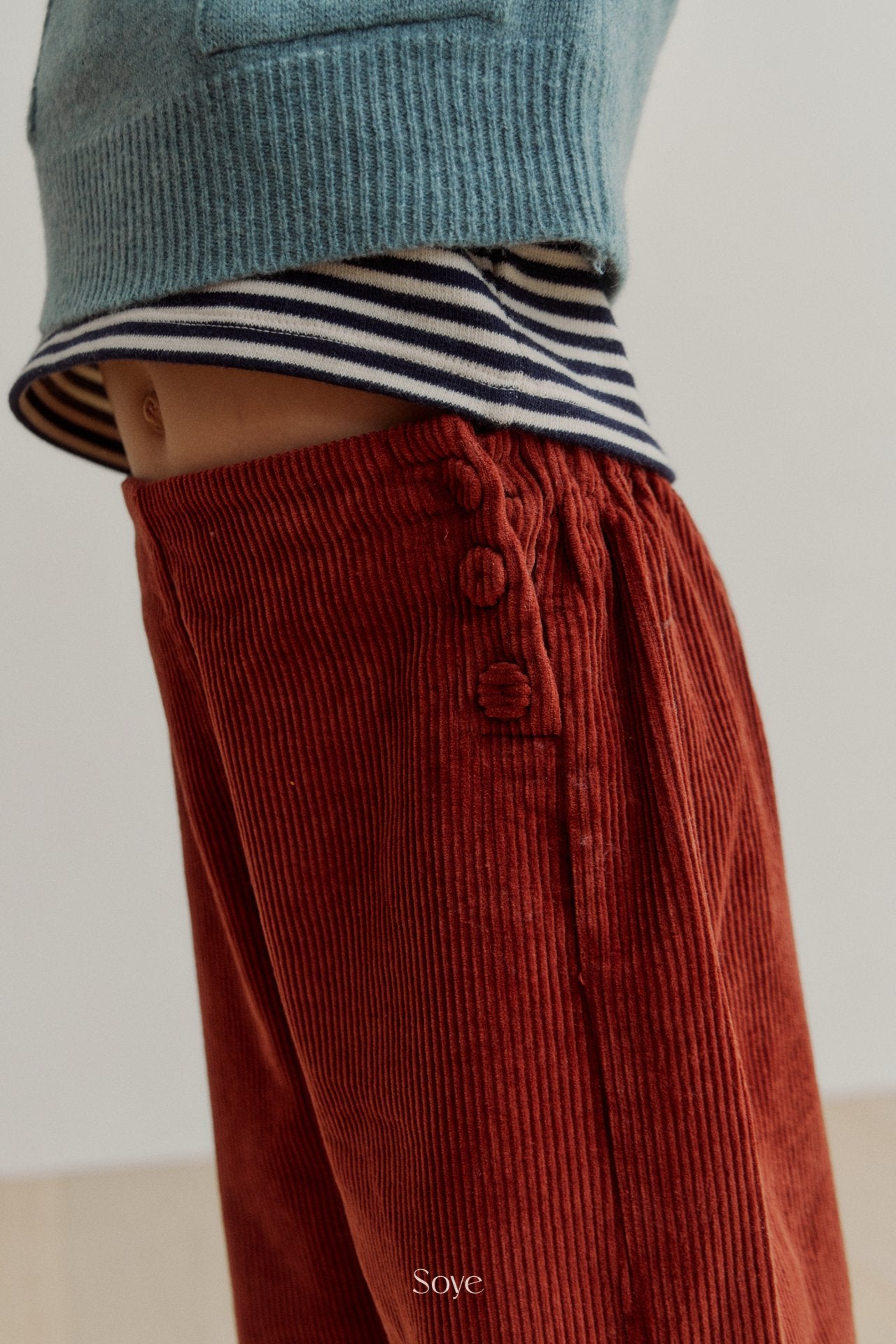 Folding button pants