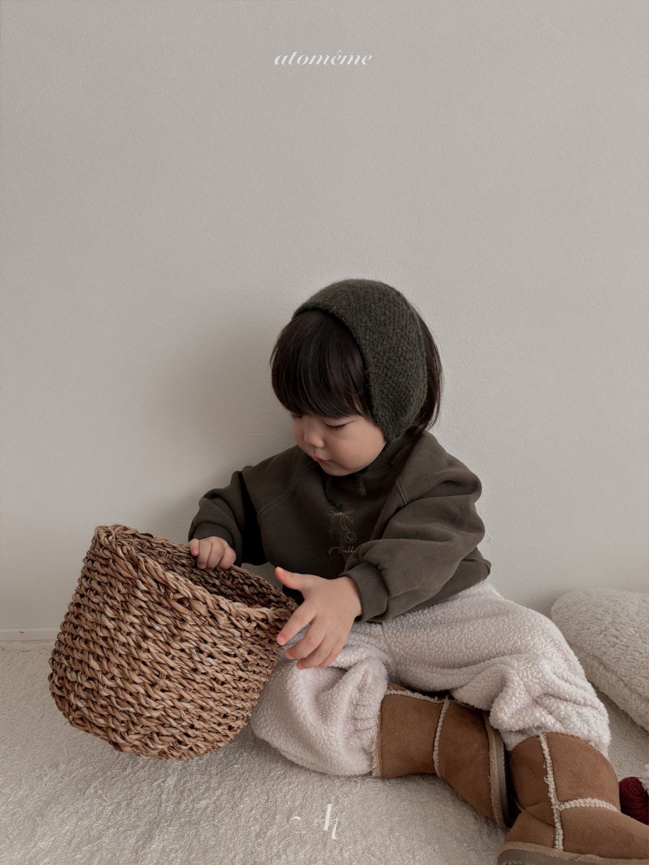 Ribbon bell sweatshirt