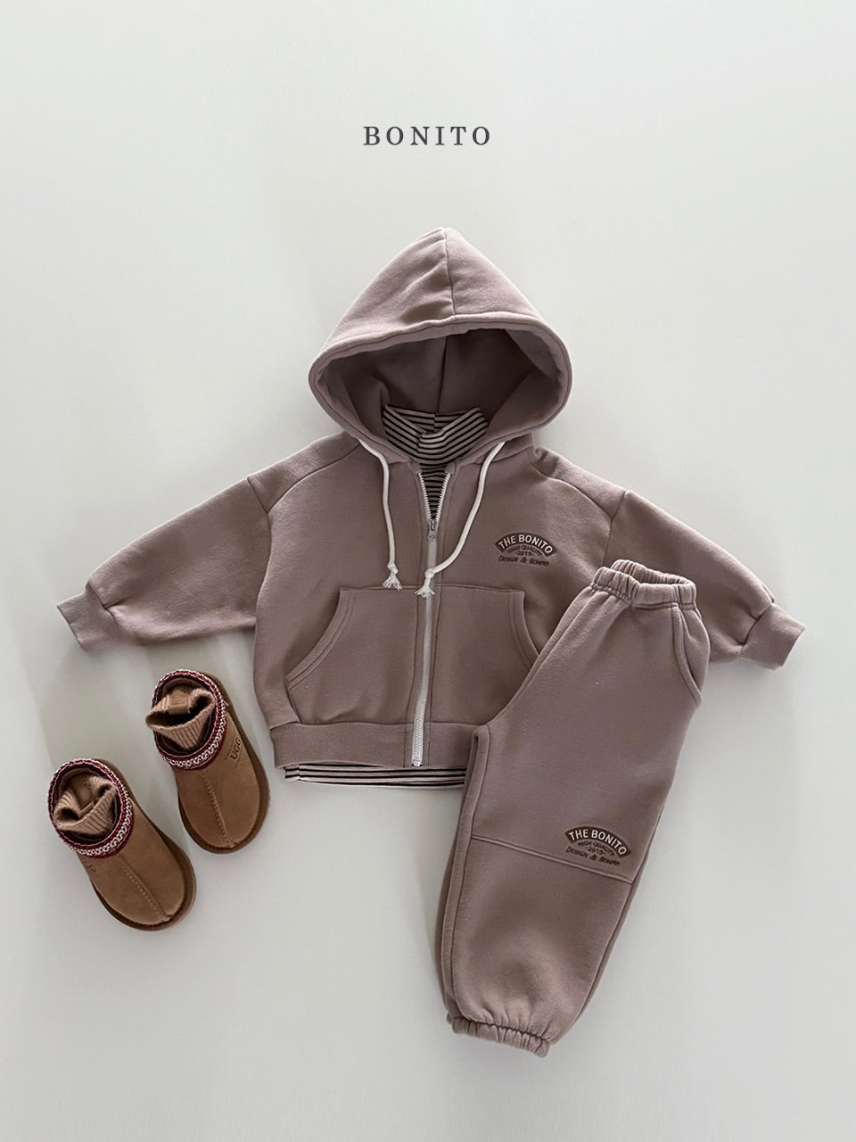 Knee cut jogger pants