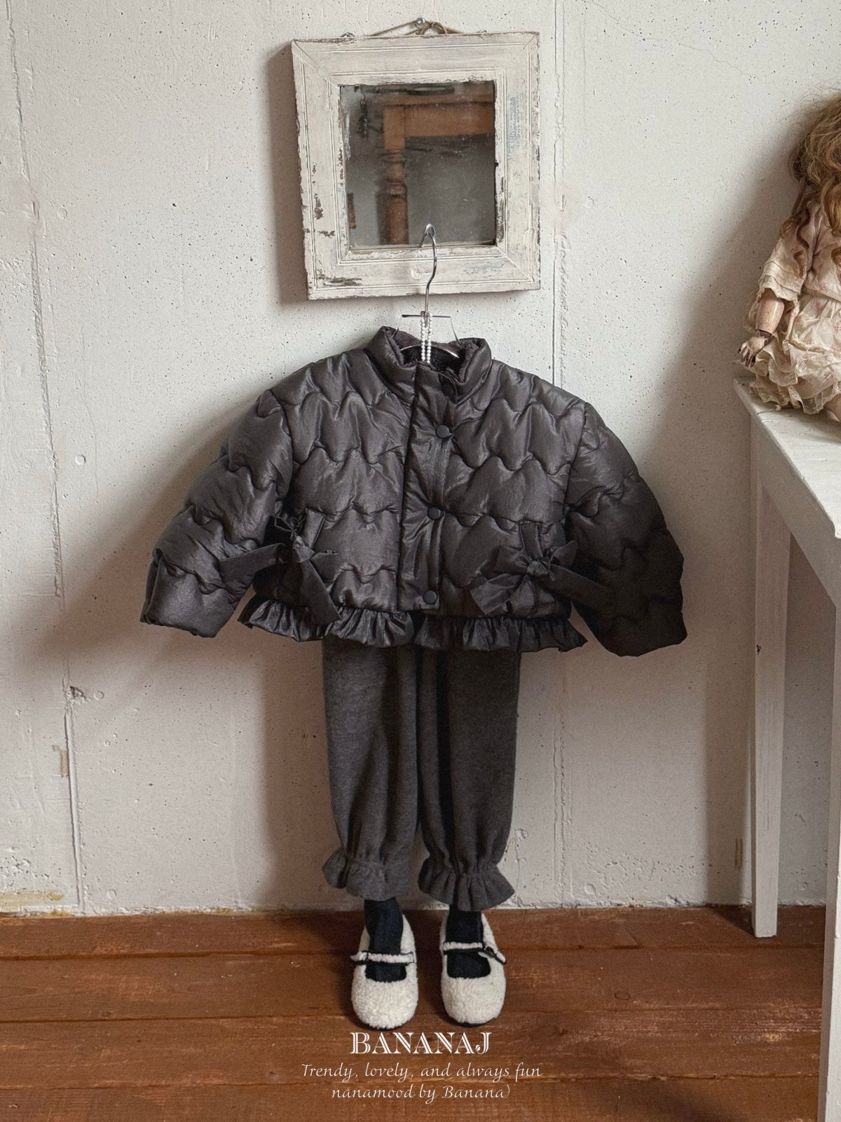 Ribbon padding jacket