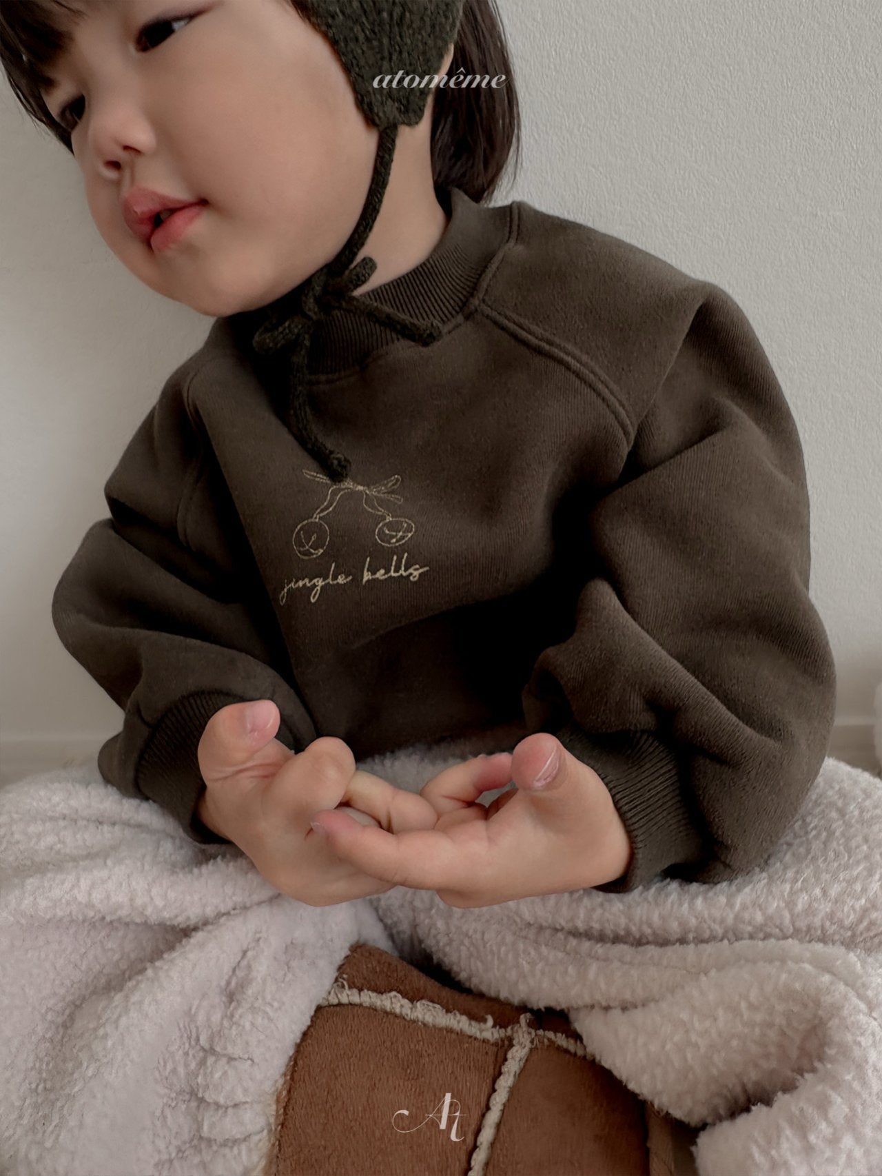 Ribbon bell sweatshirt