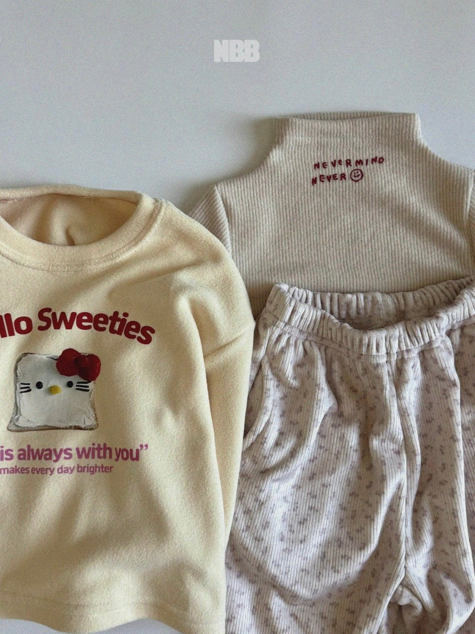 Flower boa jogger pants