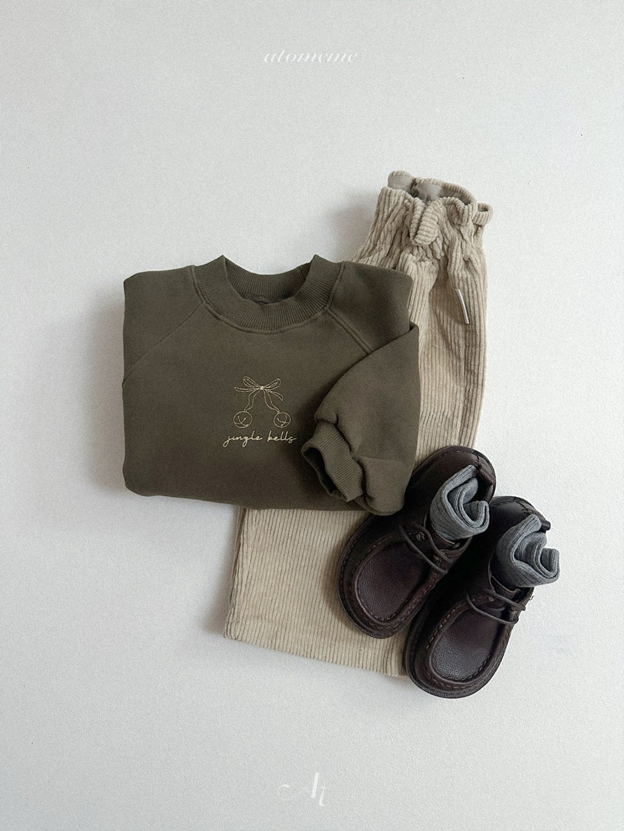 Ribbon bell sweatshirt