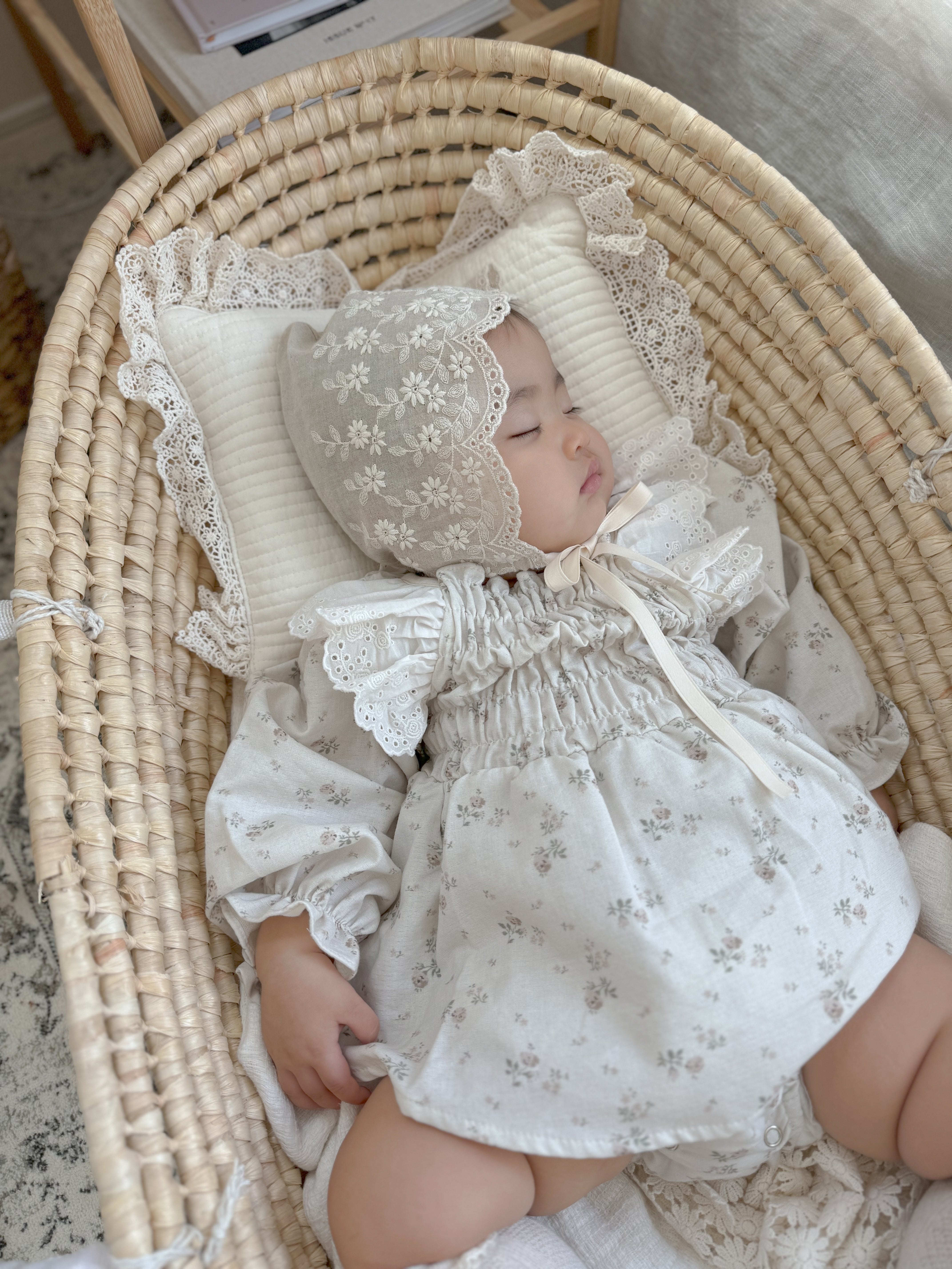 Lace bonnet