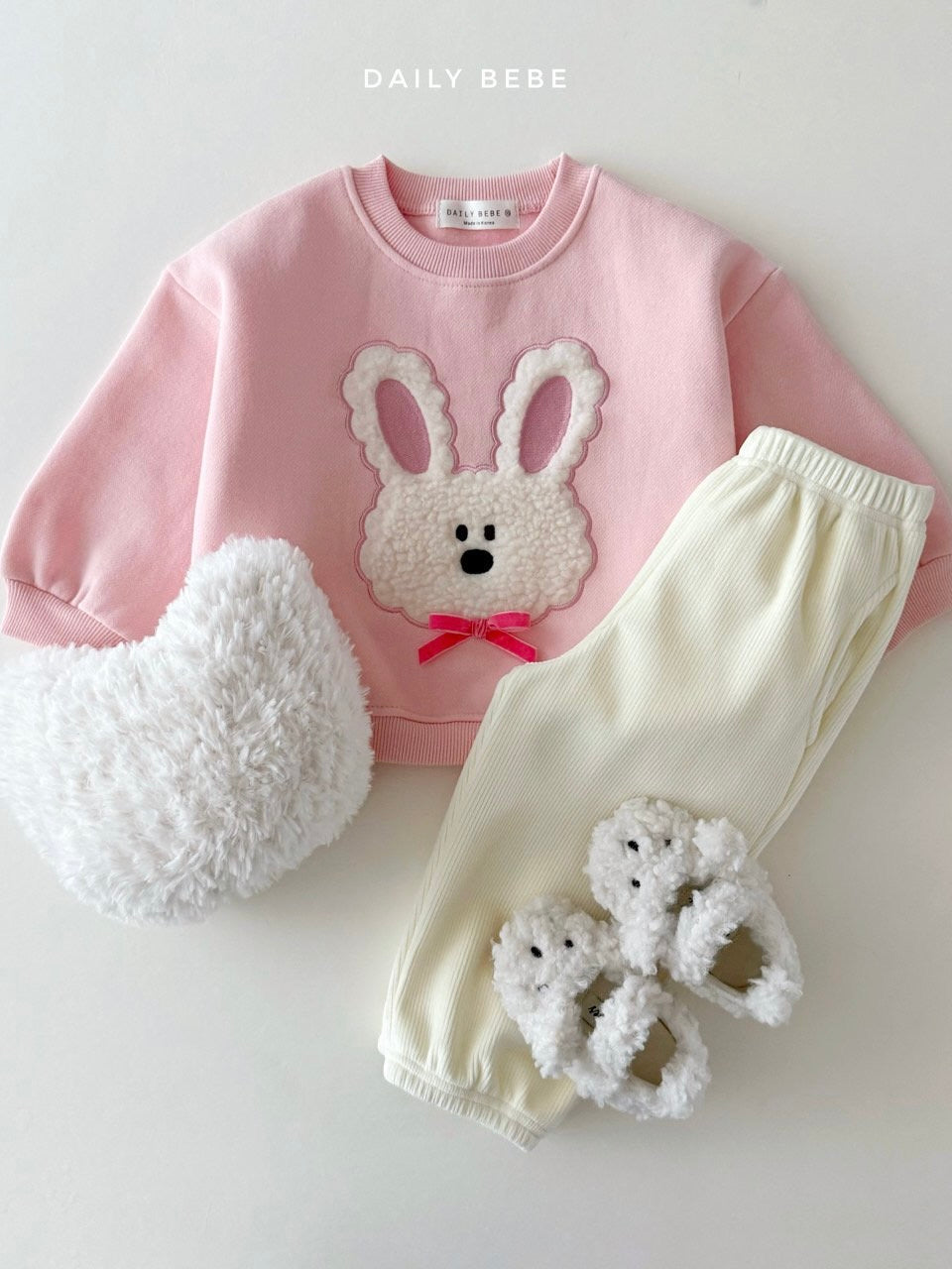 Fluffy ribbon sweatshirt