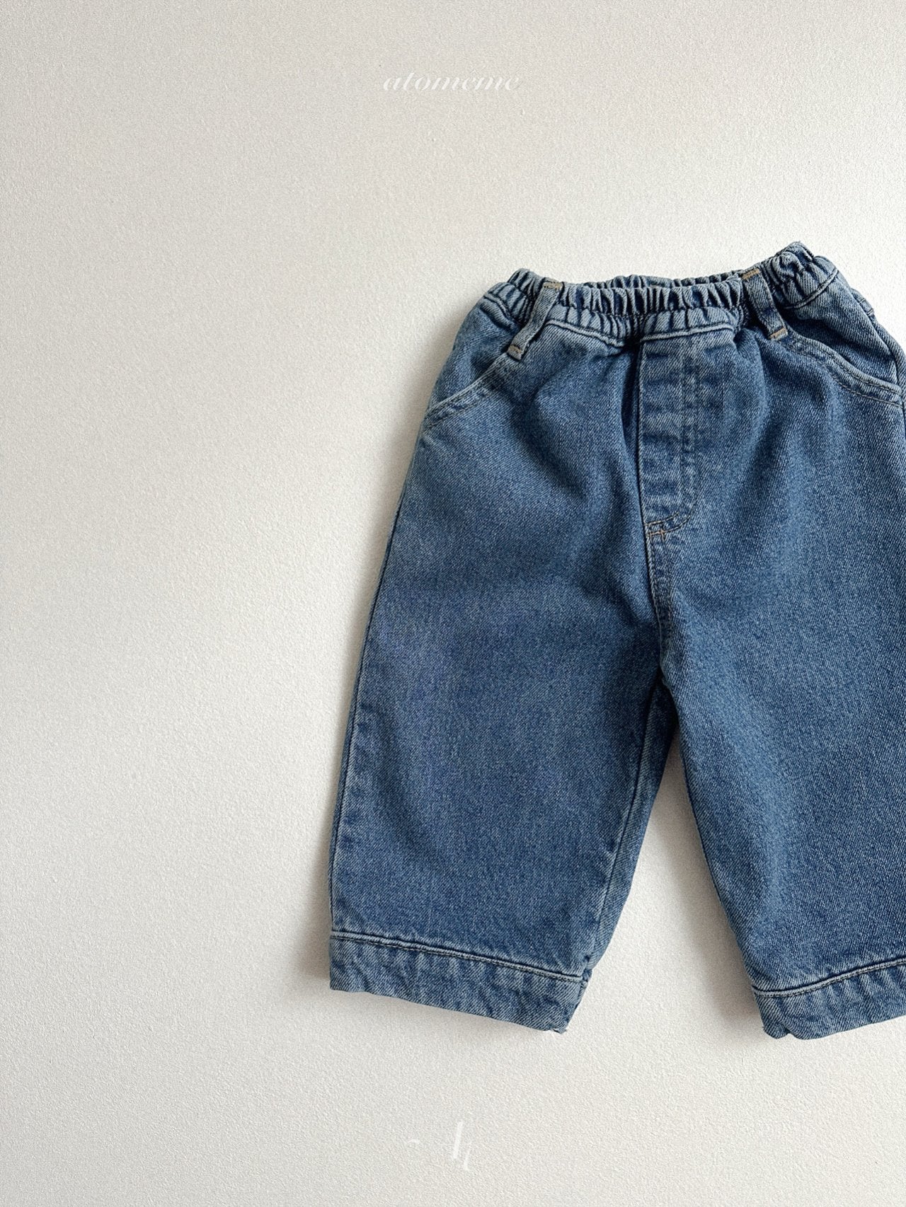 Half-slit denim pants