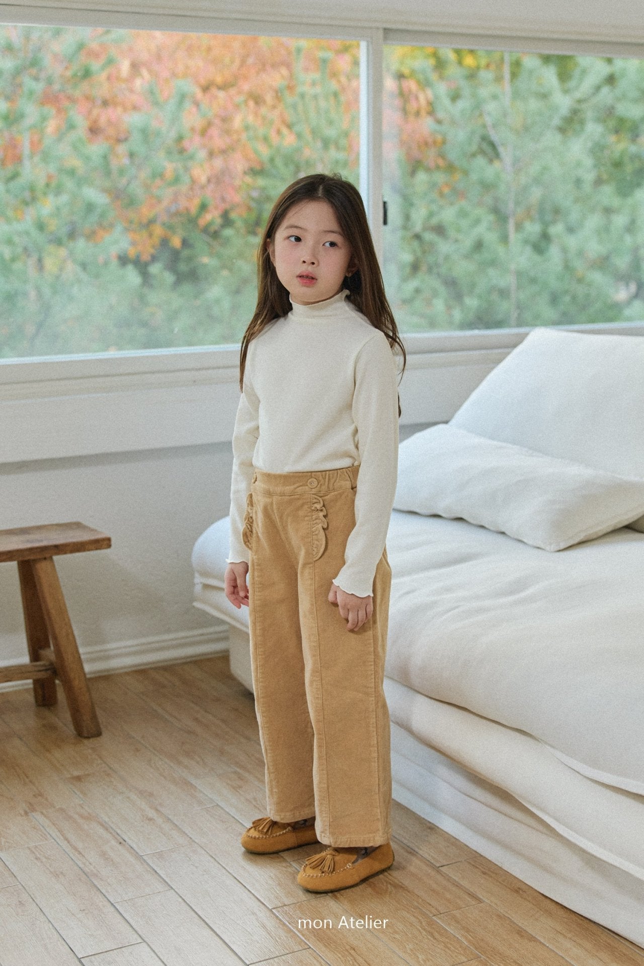 Frill corduroy pants