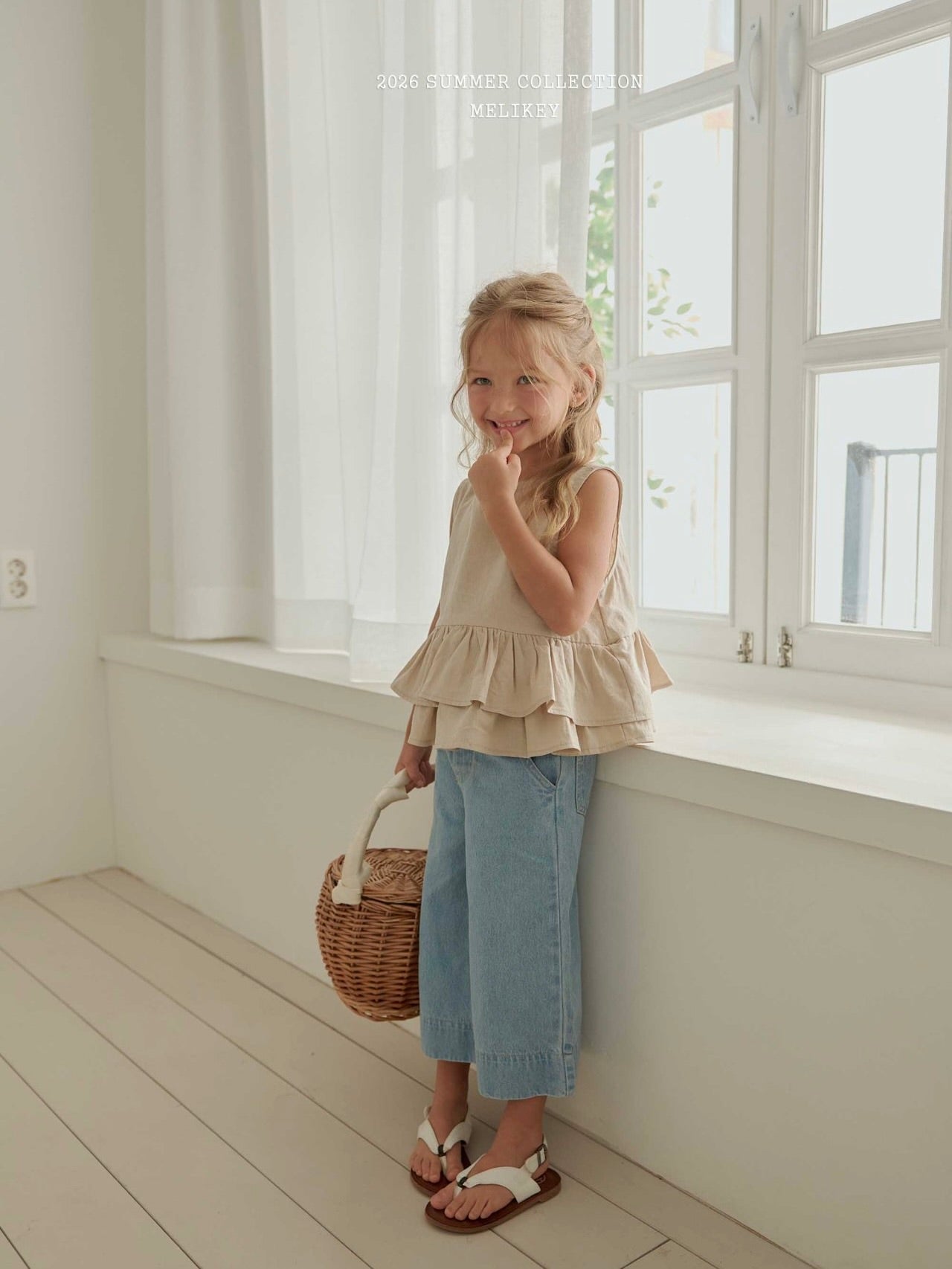 Ribbon tiered sleeveless blouse