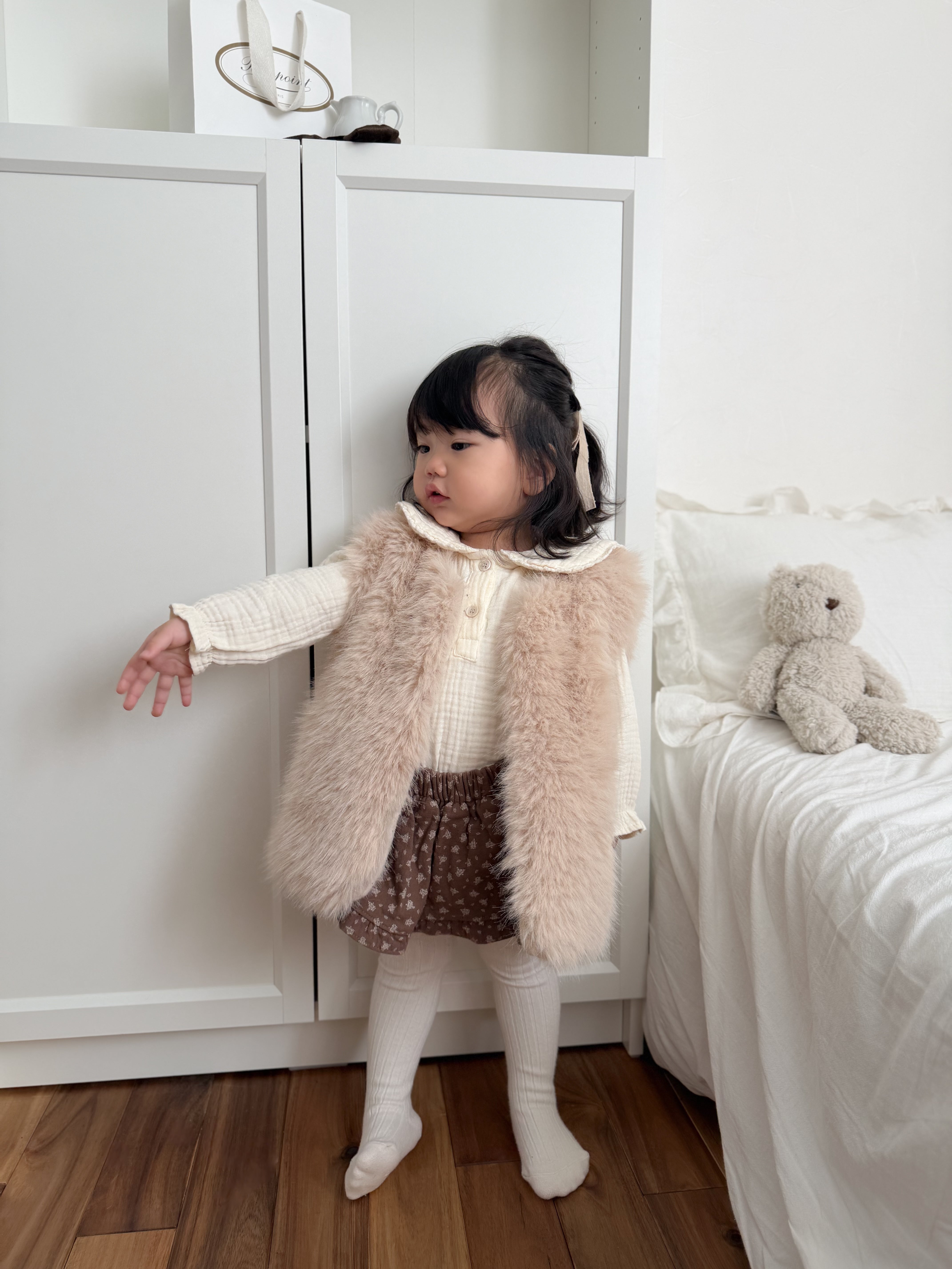 Bebe fur vest