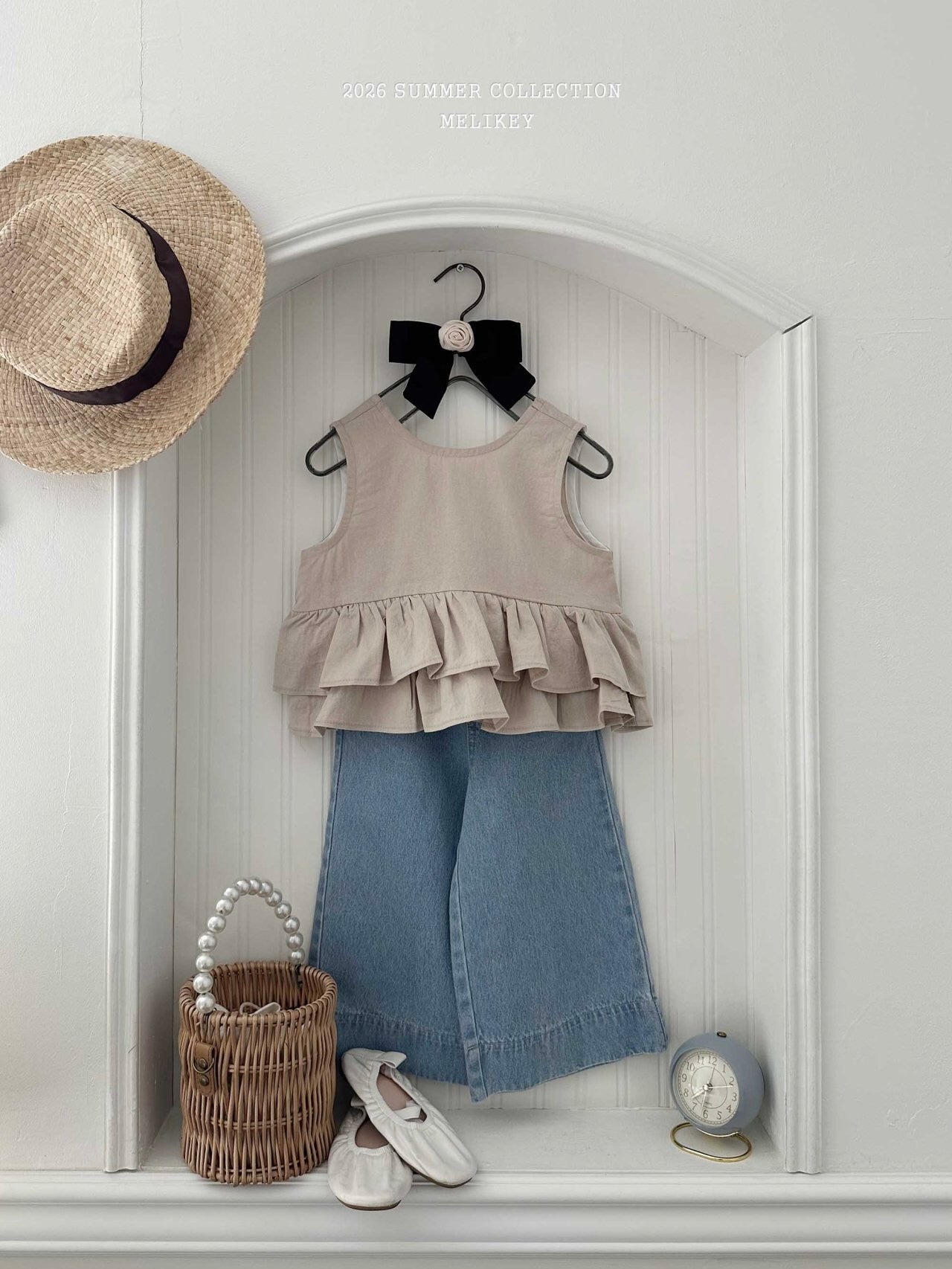 Ribbon tiered sleeveless blouse