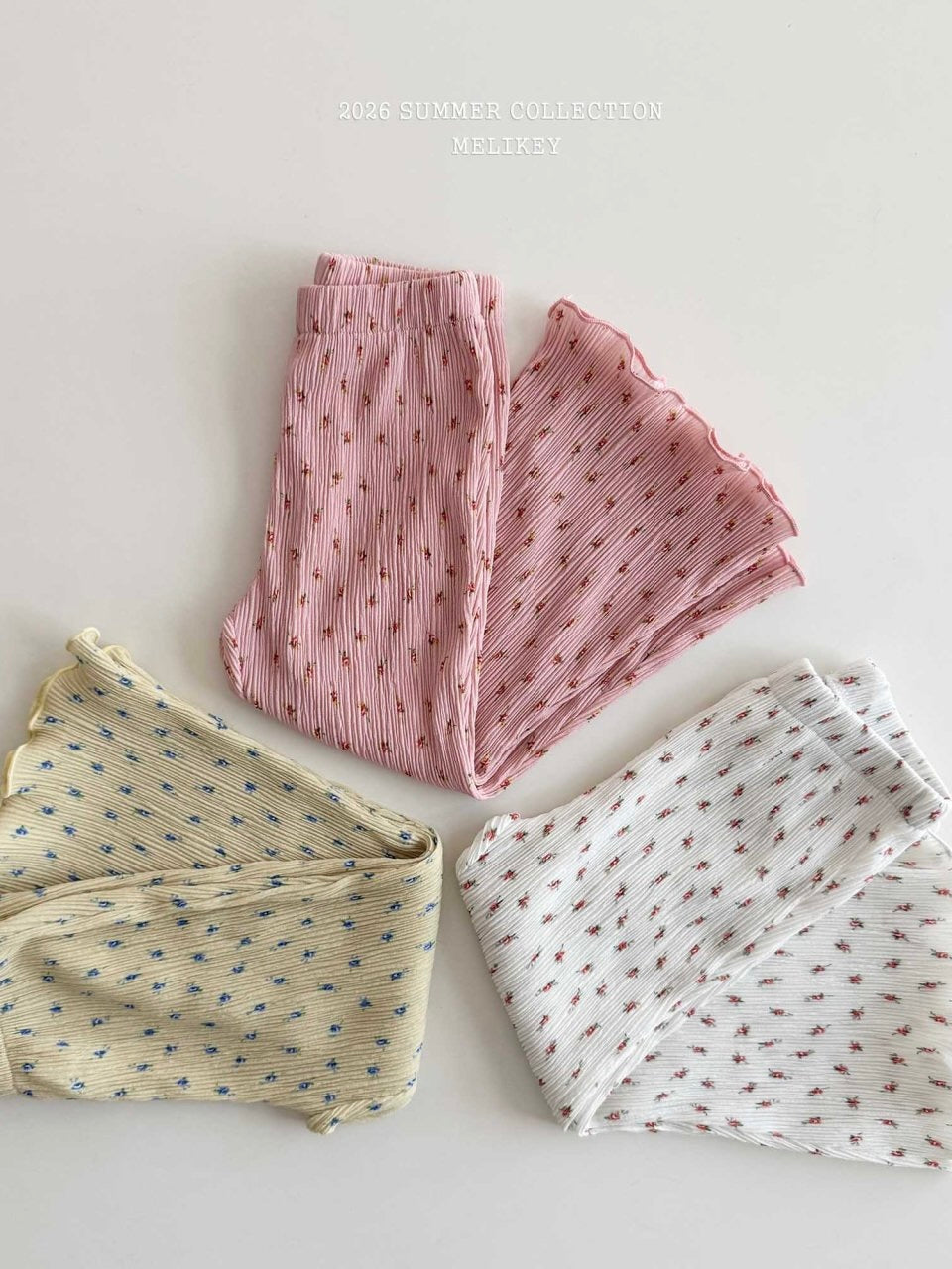 Floral pleated pants