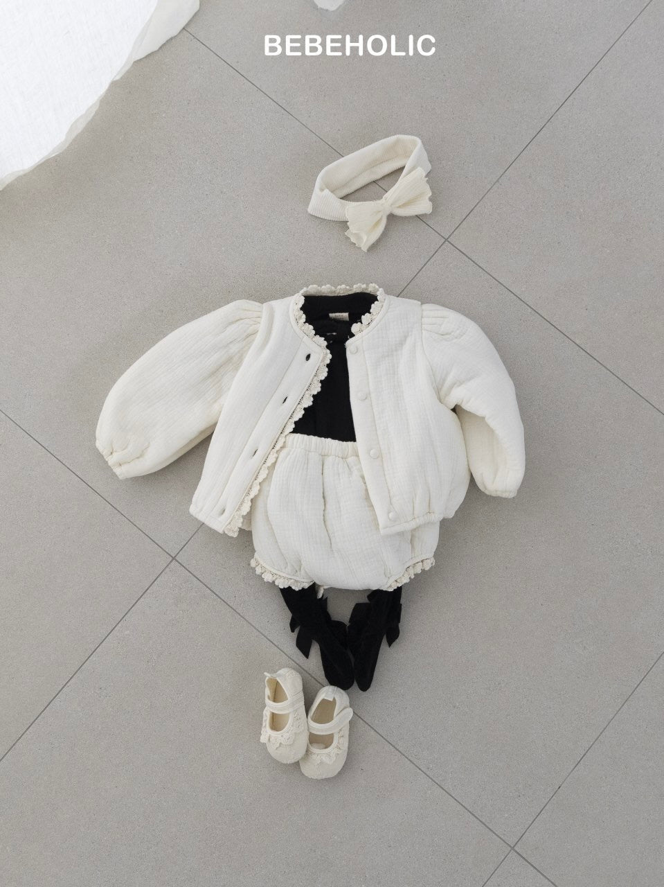 Lace pumpkin bloomer