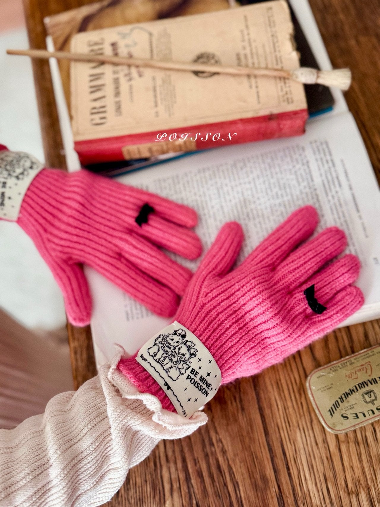 Ribbon winter gloves