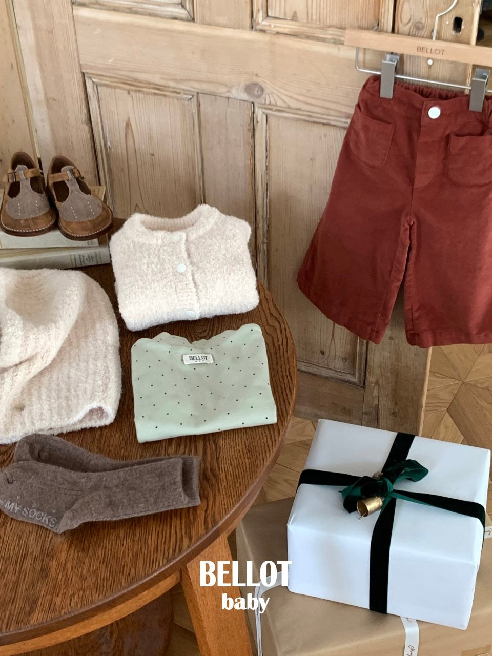 Bebe dot half neck T