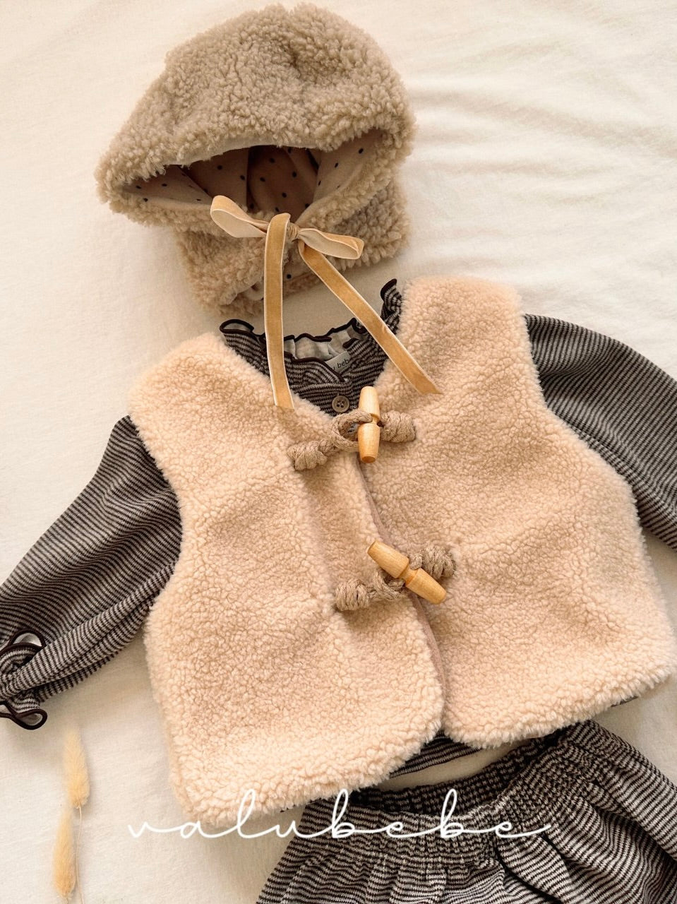 Teddy bear reversible bonnet (baby)