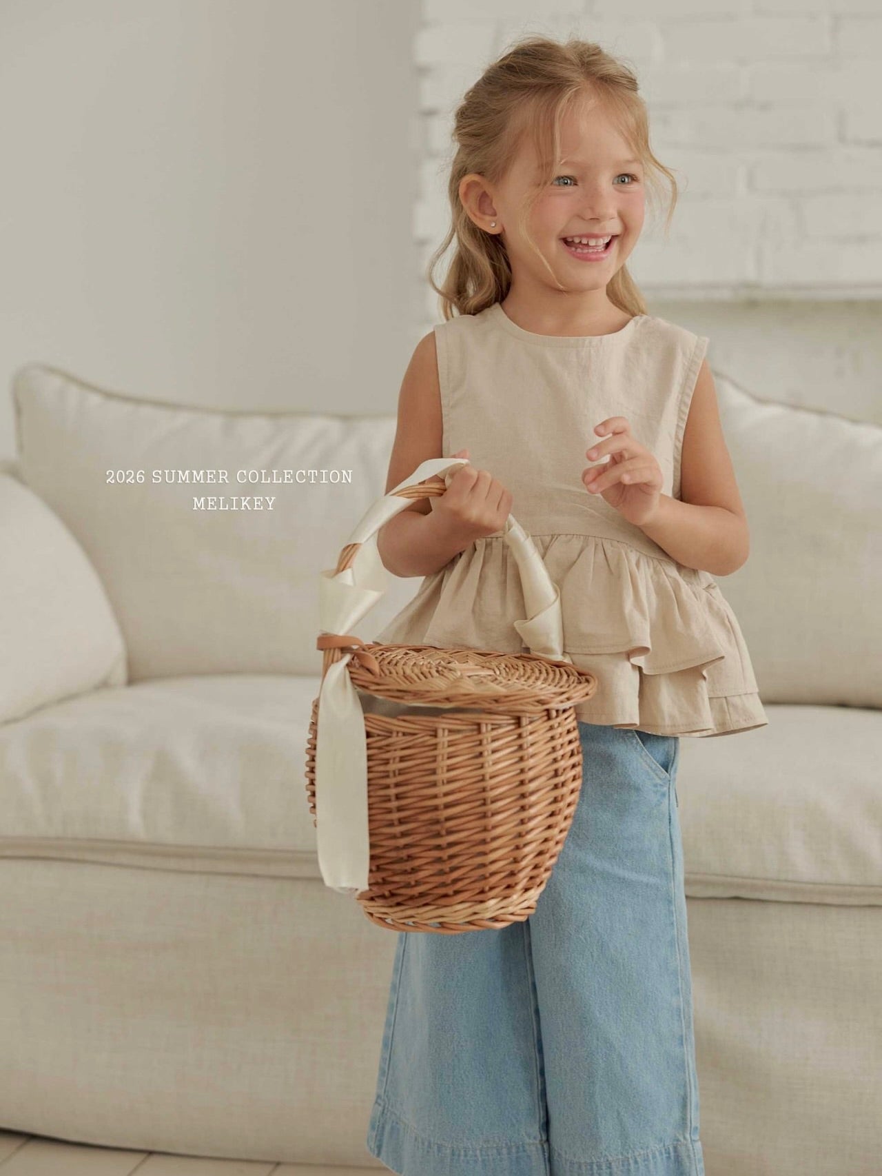 Ribbon tiered sleeveless blouse