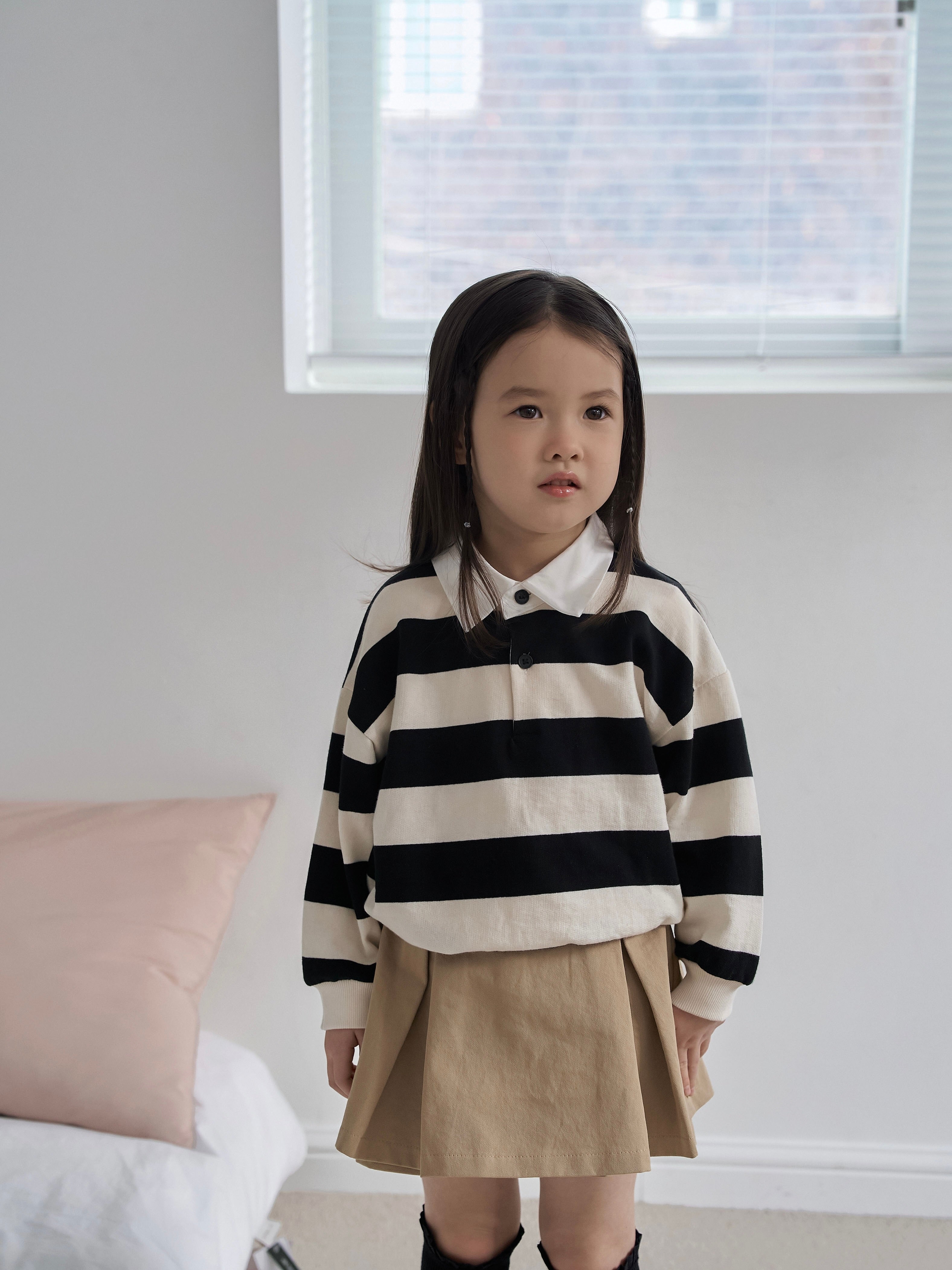 Stripe collar sweatshirt