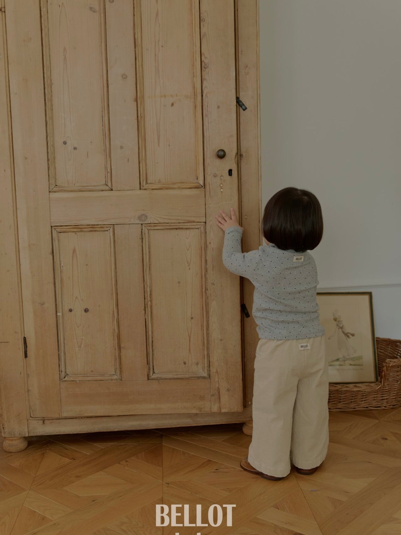 Bebe dot half neck T