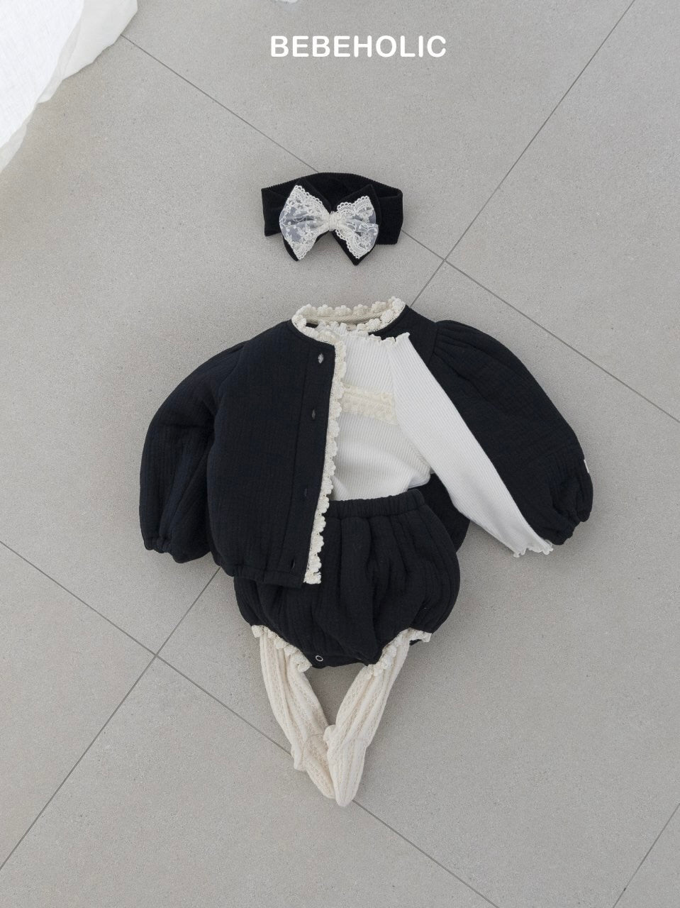 Lace pumpkin bloomer