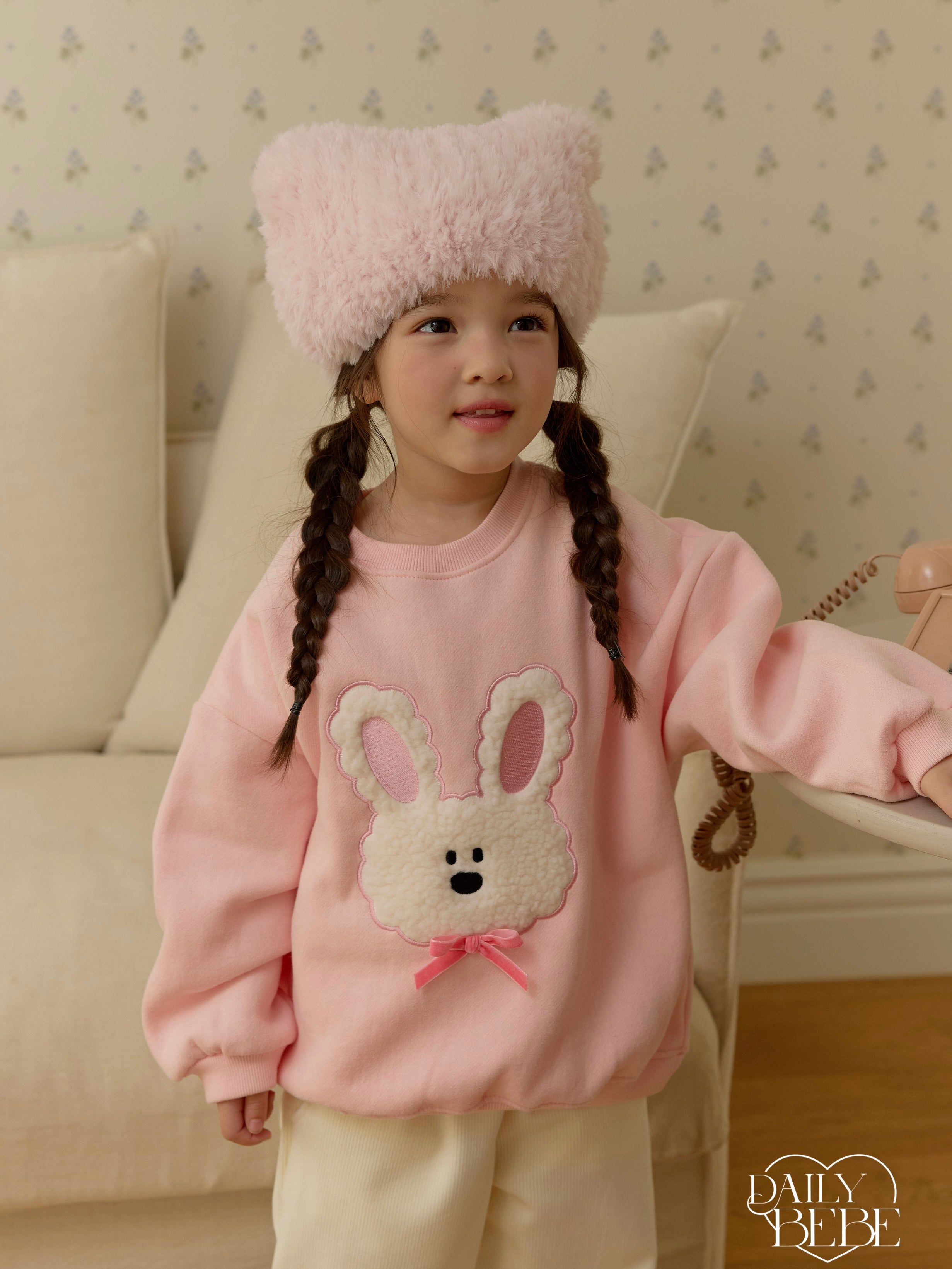 Fluffy ribbon sweatshirt