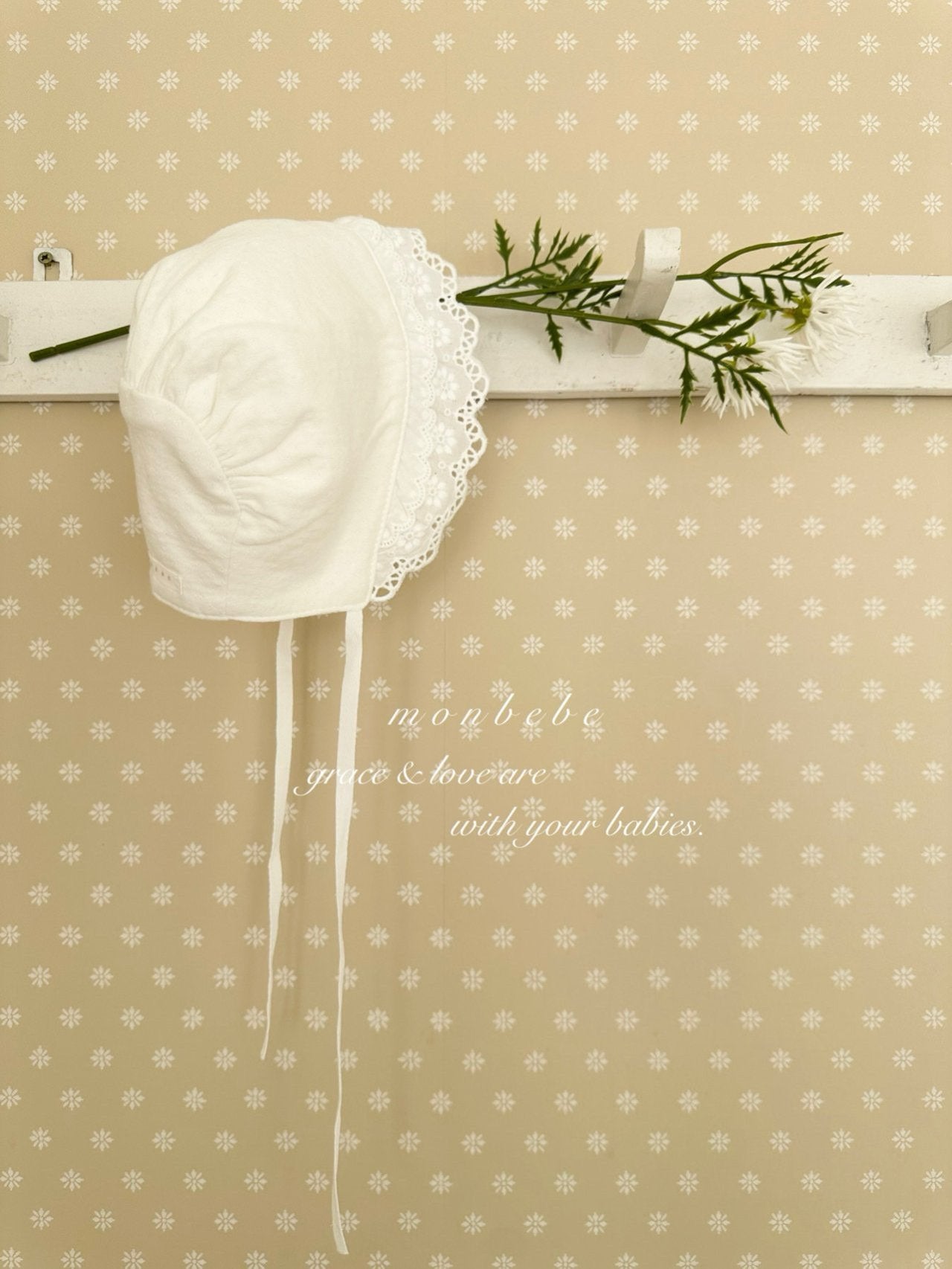 Noah double frill bonnet