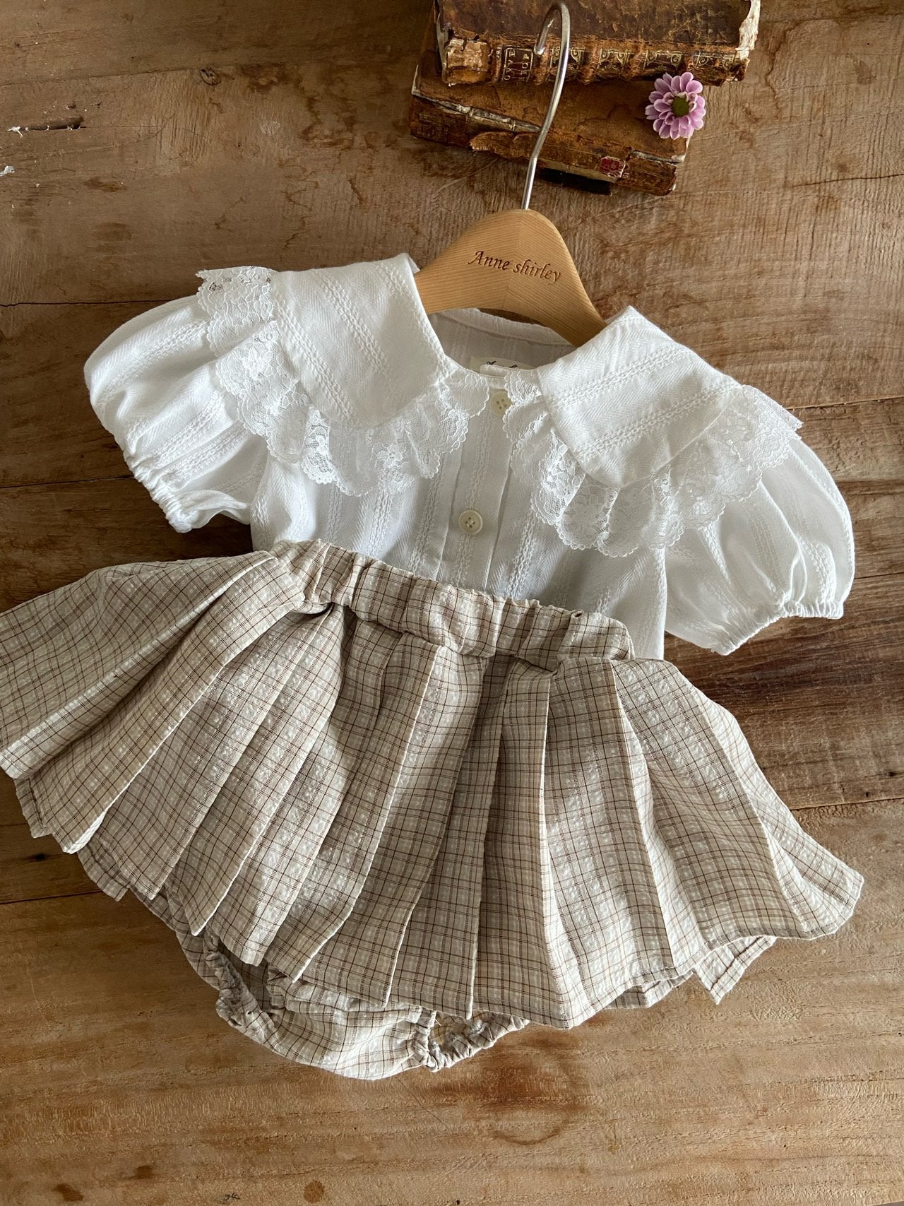 Modern pleated skirt bloomer