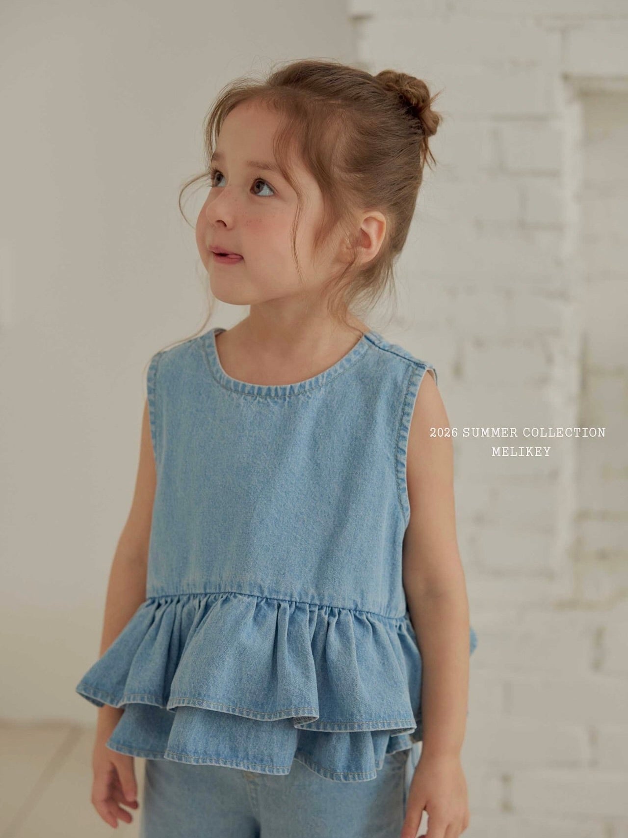 Ribbon tiered sleeveless blouse