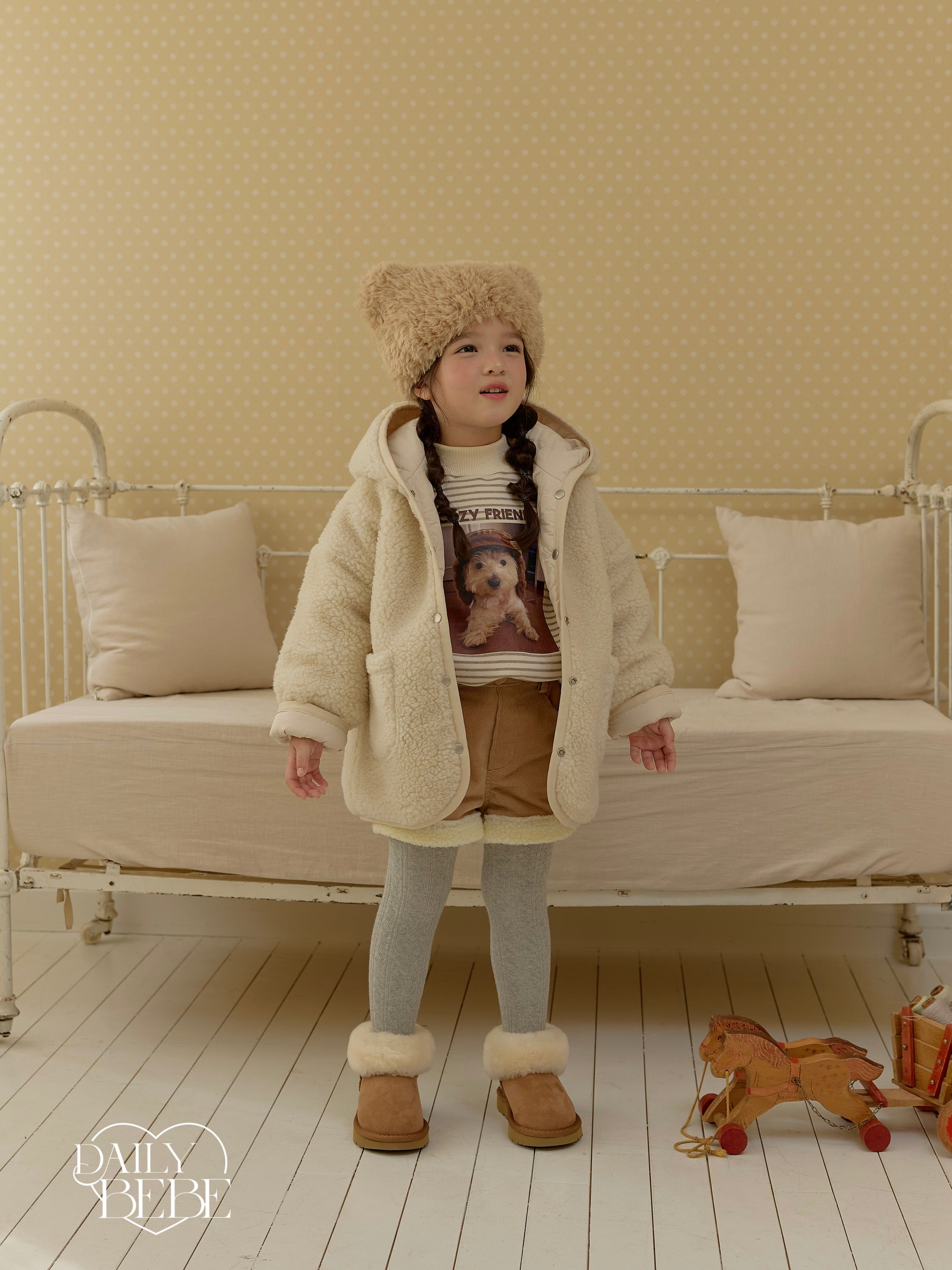 Reversible hooded jumper