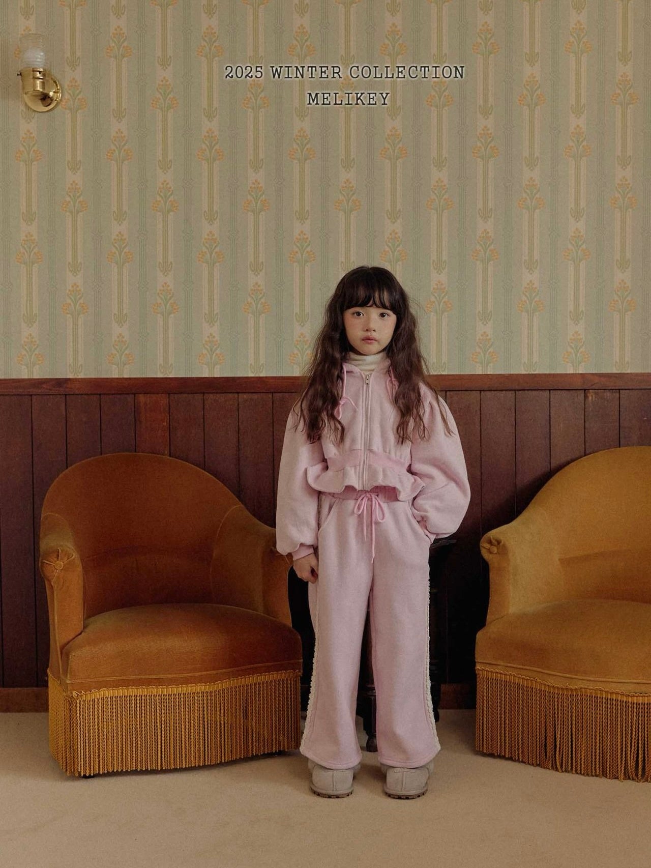 Short frill zip up hoodie