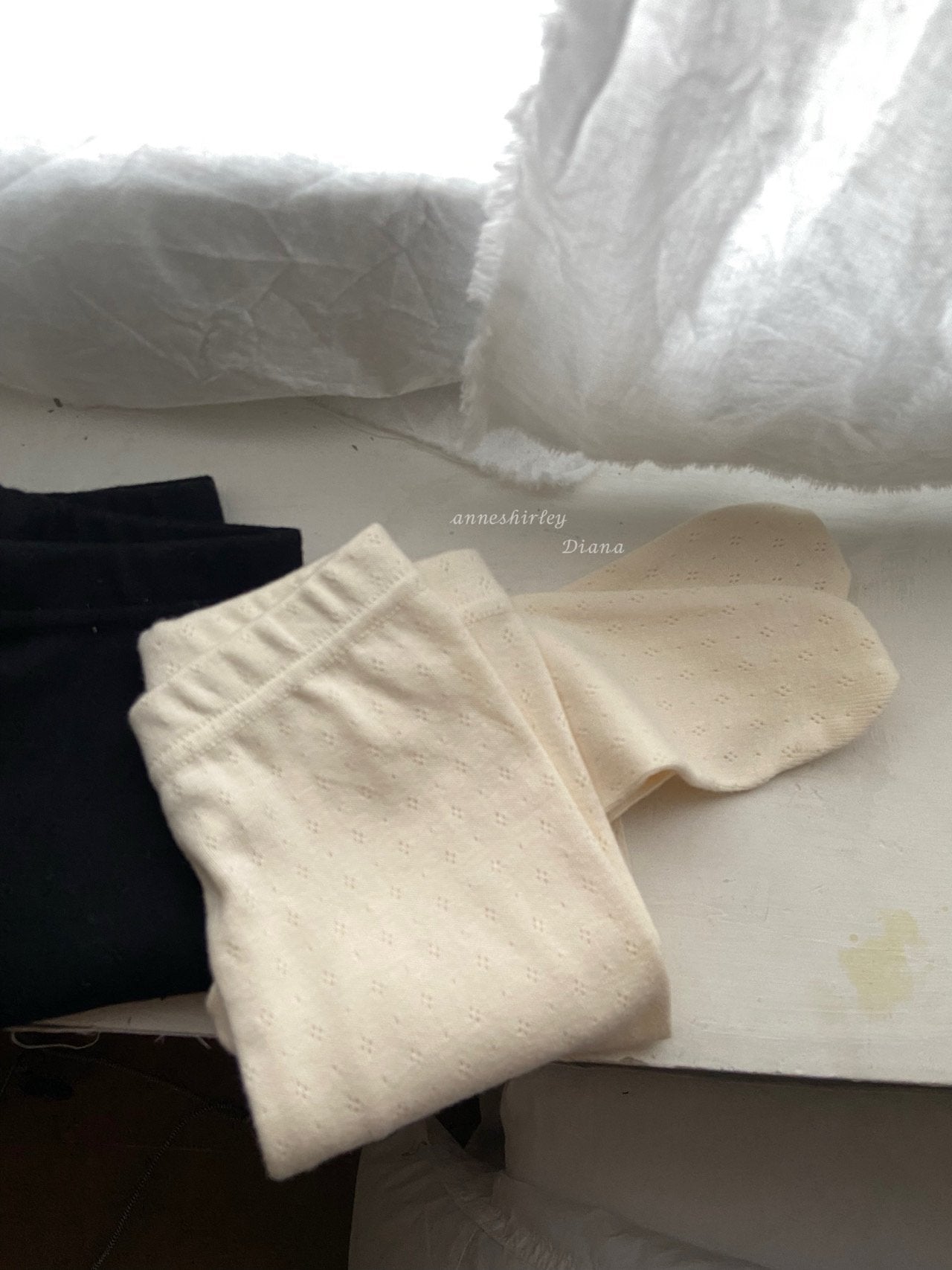 Eyelet footed leggings