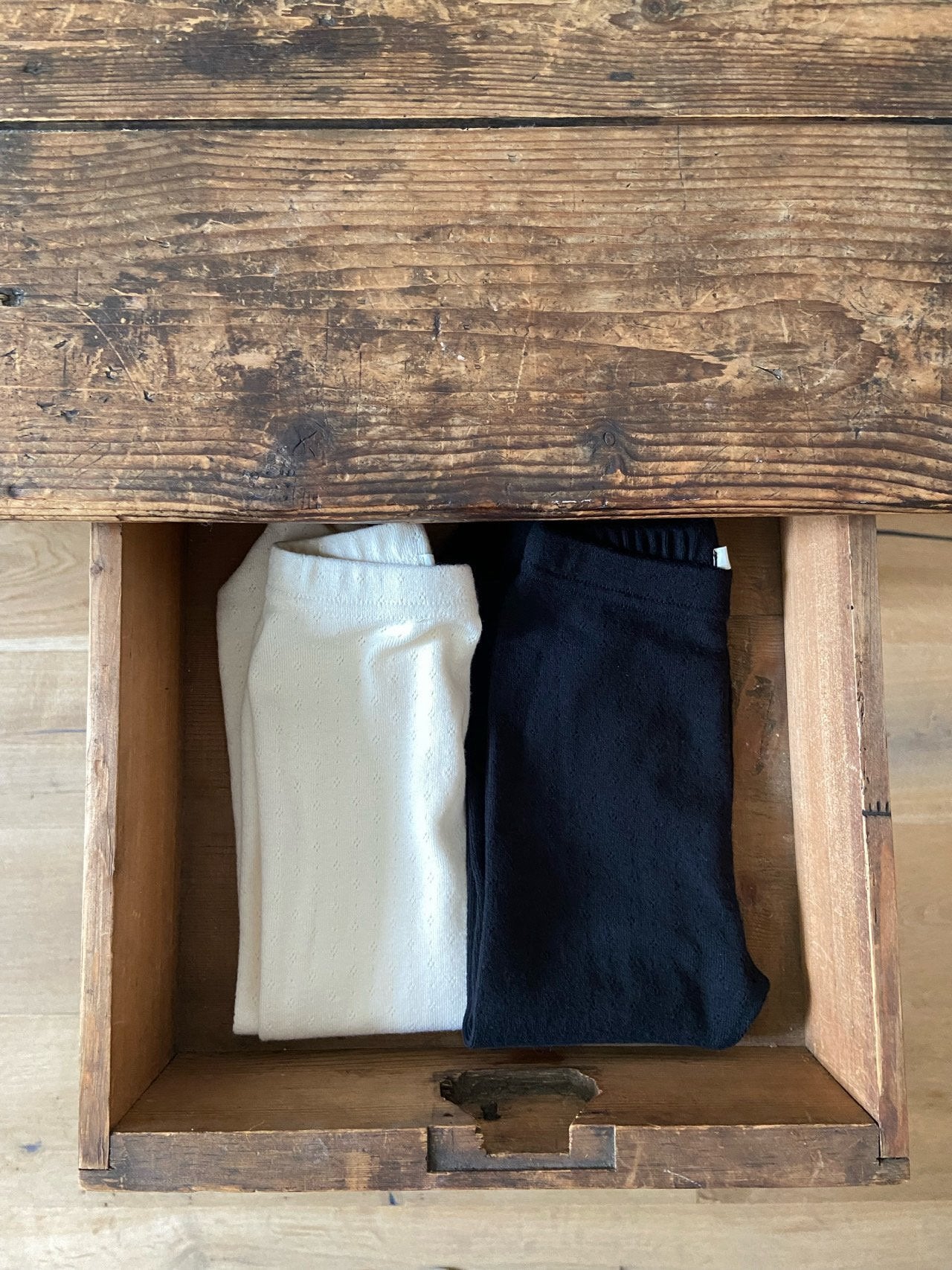 Eyelet footed leggings