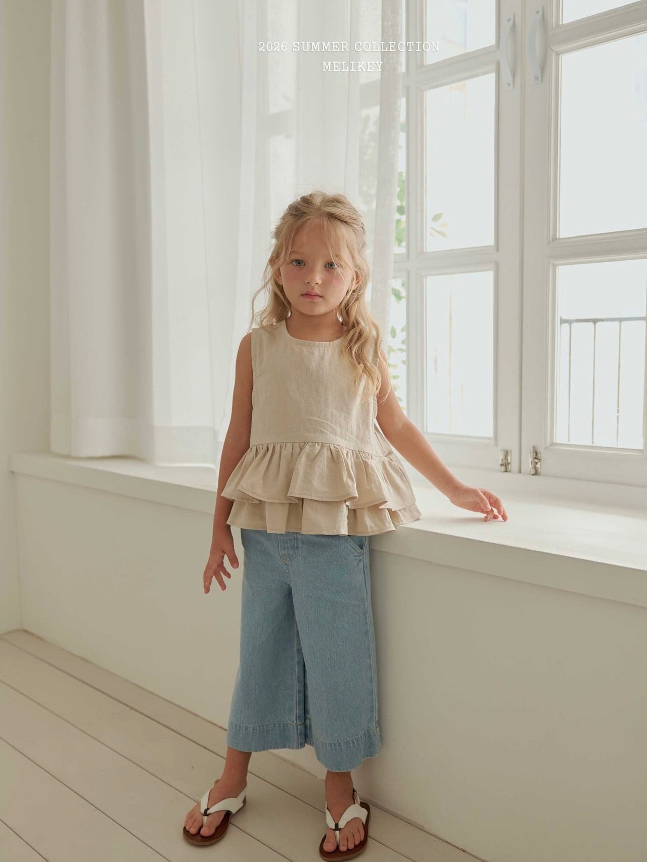 Ribbon tiered sleeveless blouse