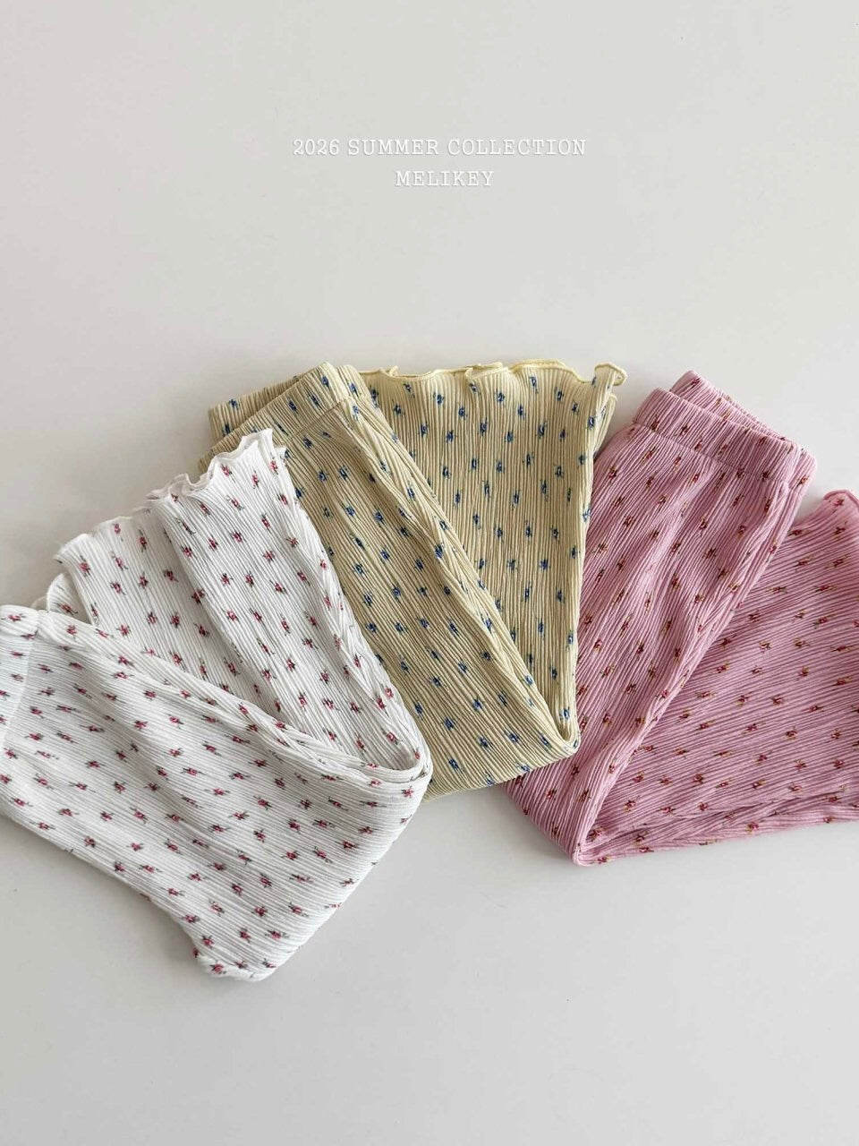 Floral pleated pants