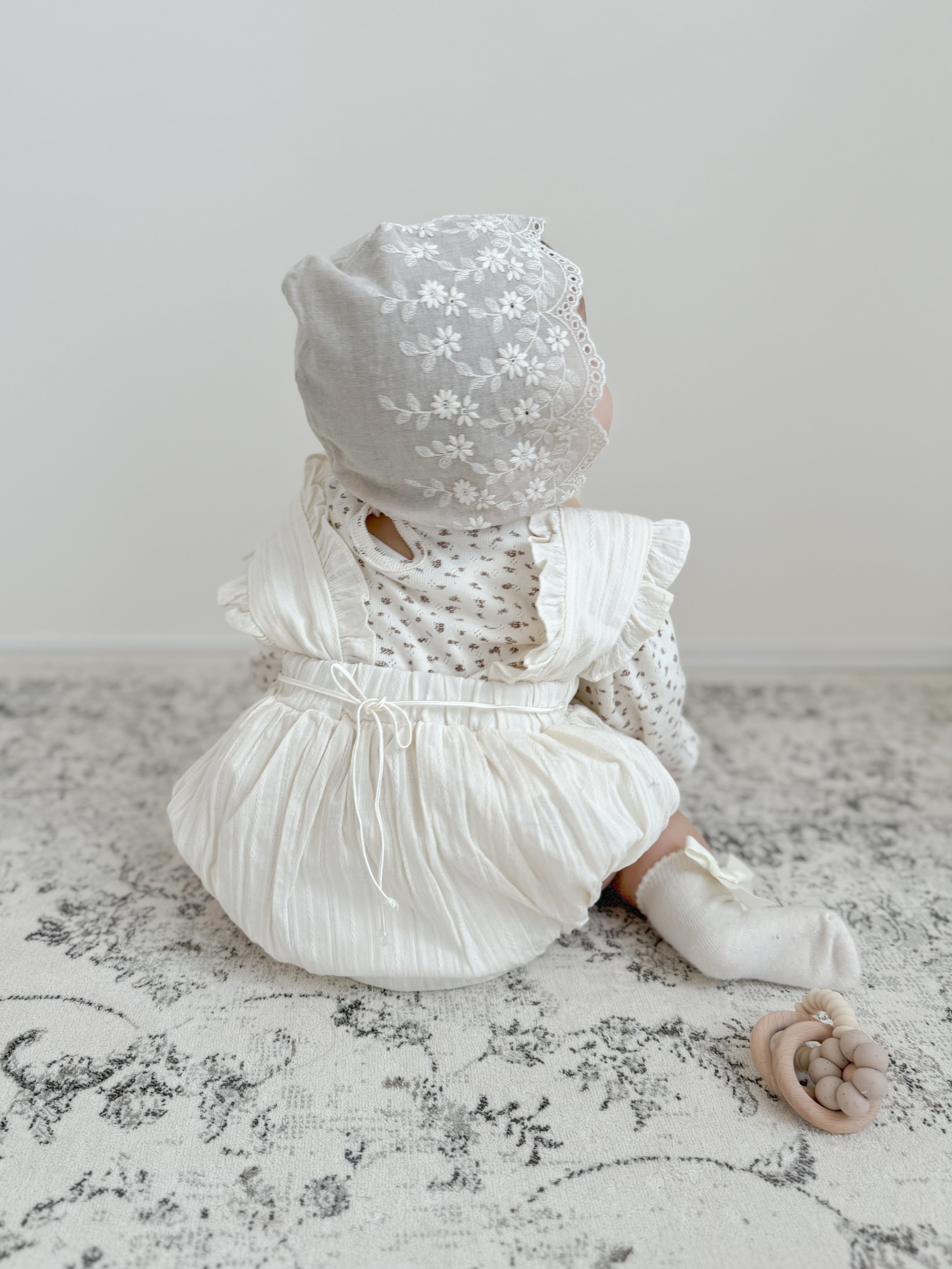 Lace bonnet