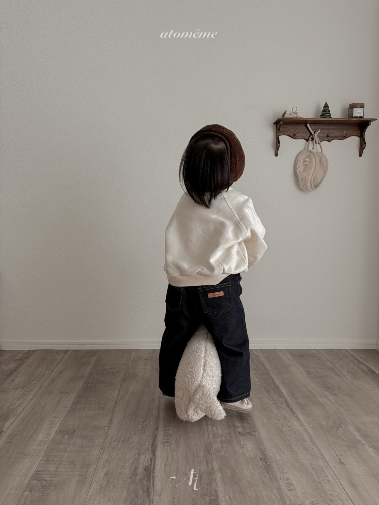 Ribbon bell sweatshirt