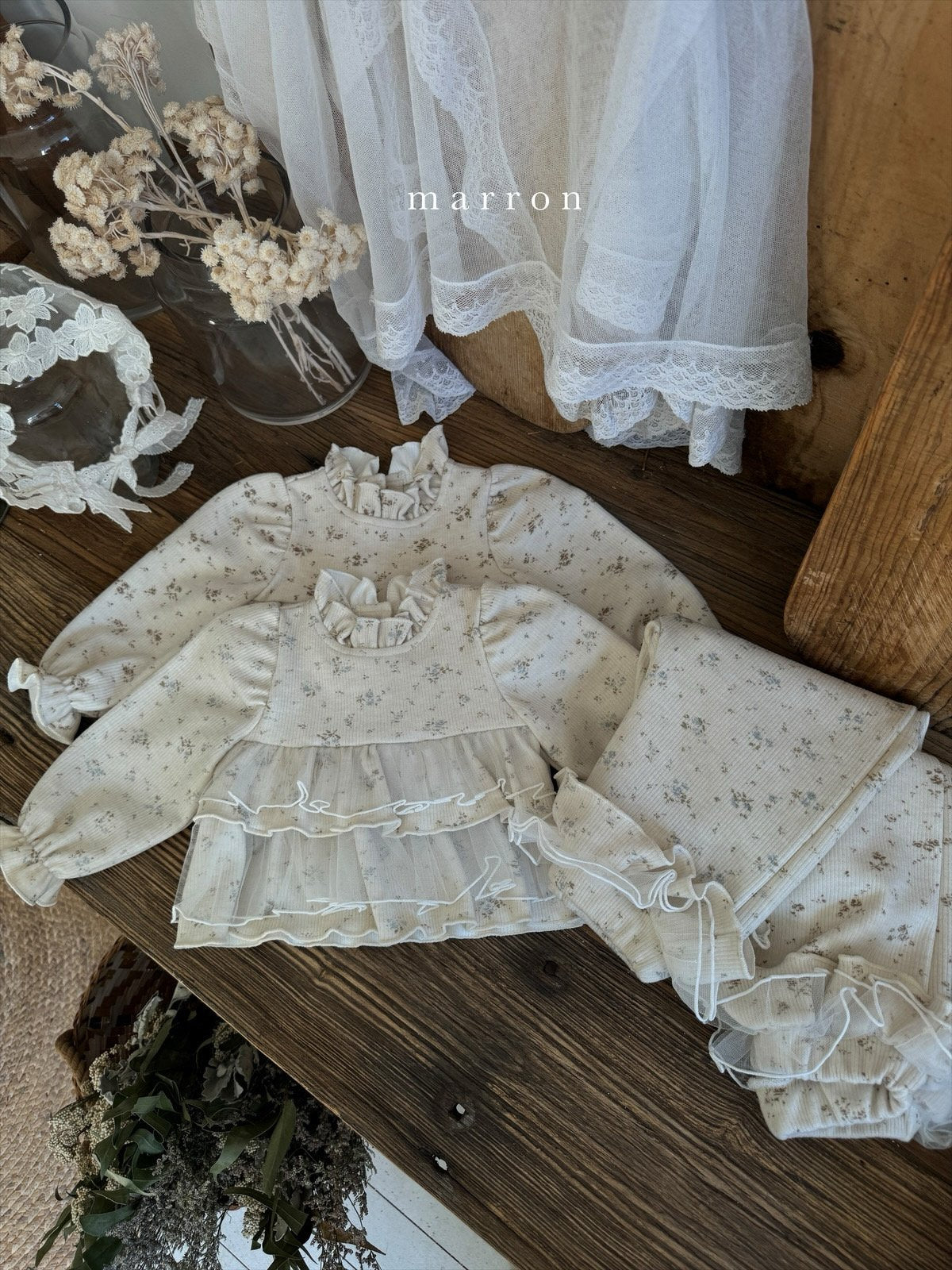 Frill top and bottom set