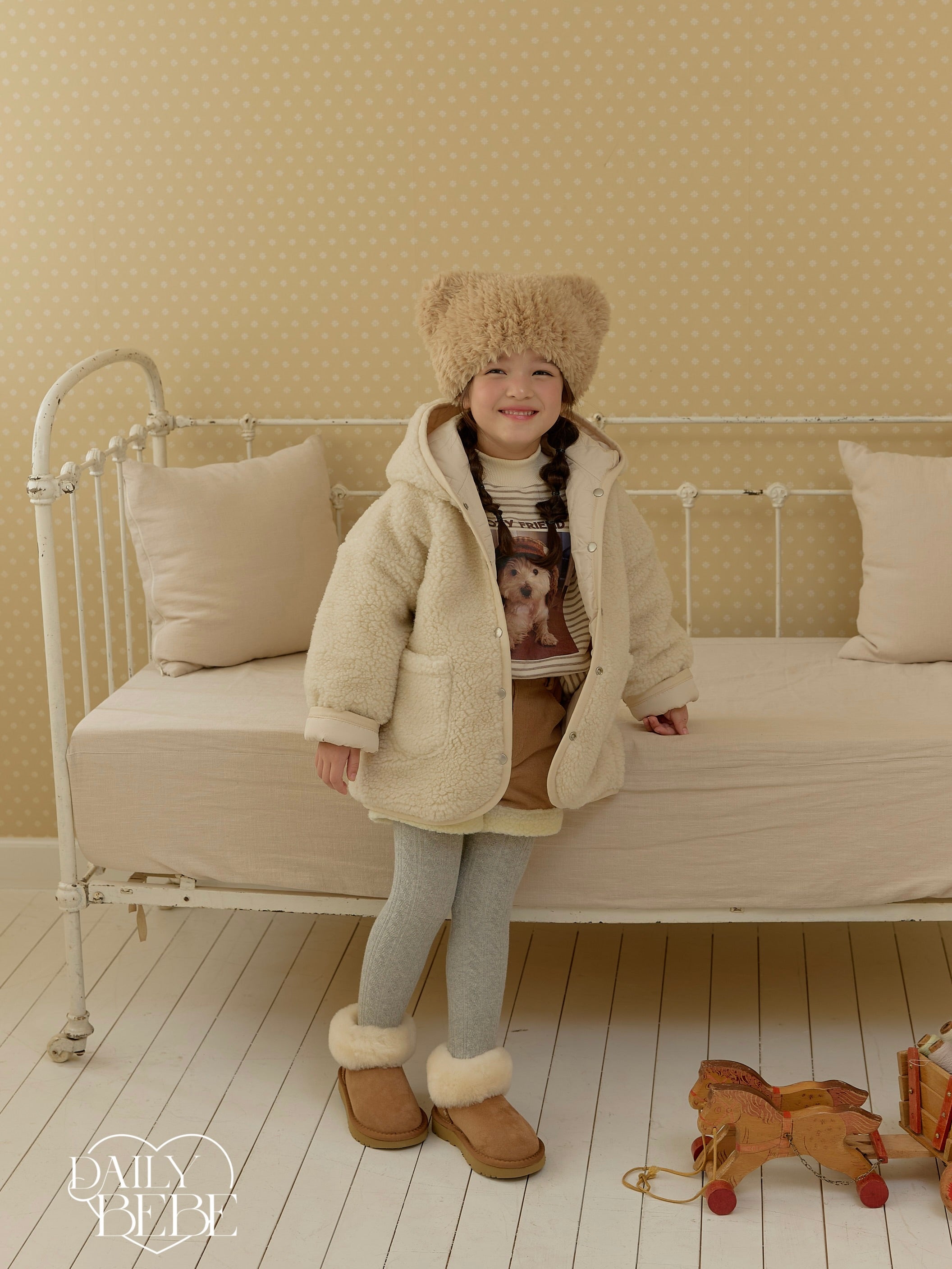 Reversible hooded jumper