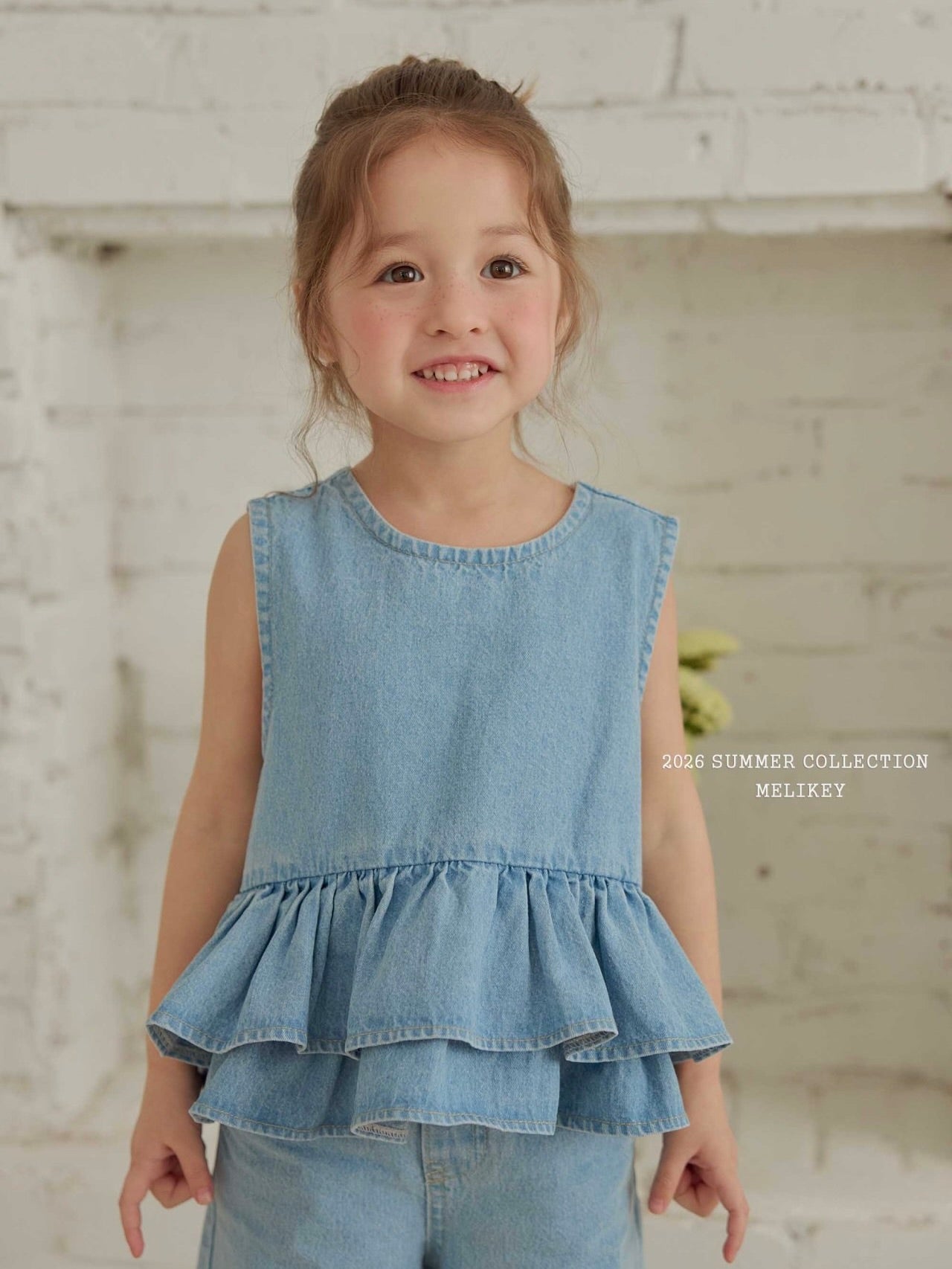 Ribbon tiered sleeveless blouse