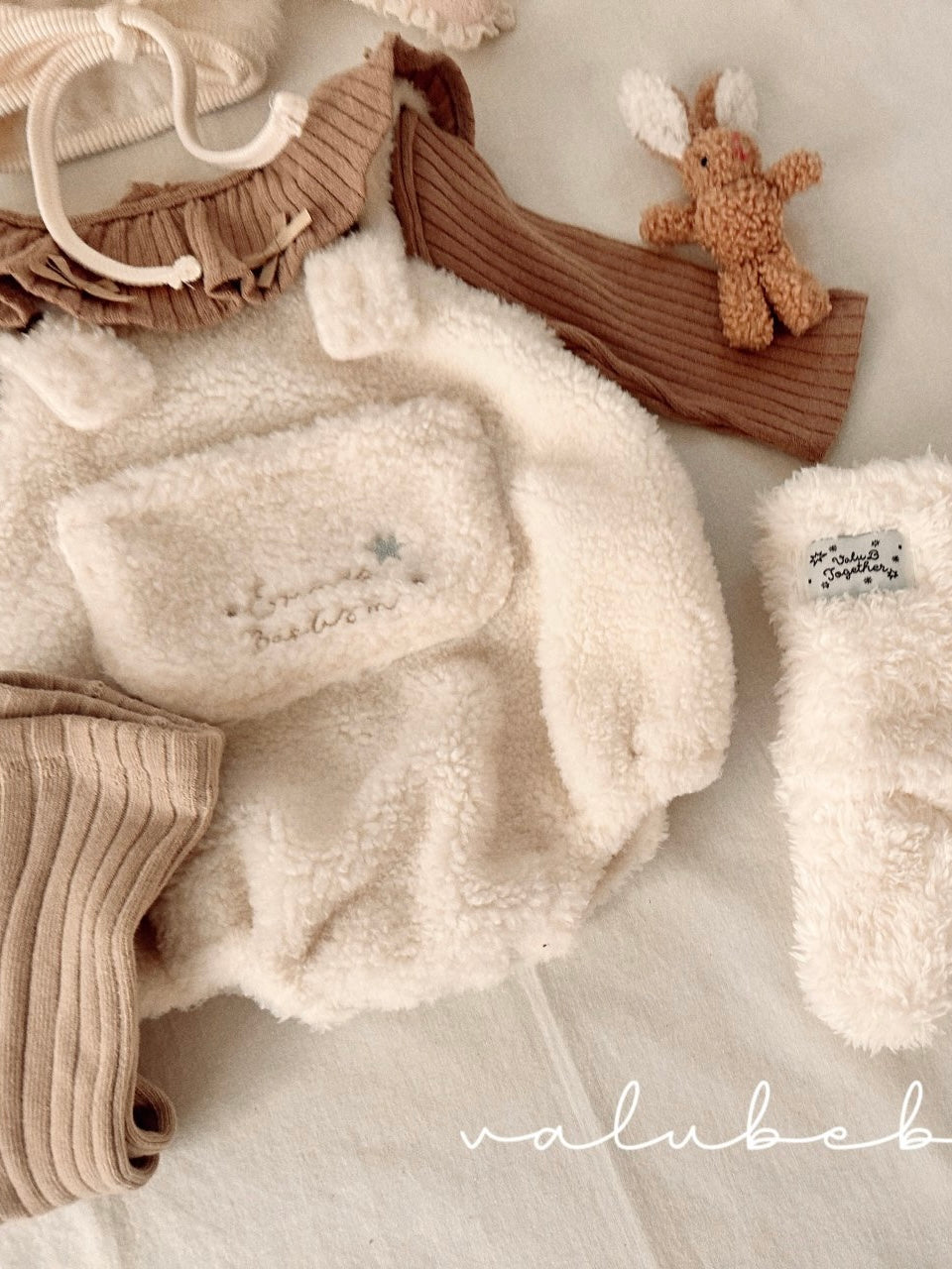 Fluffy suspender rompers (baby)