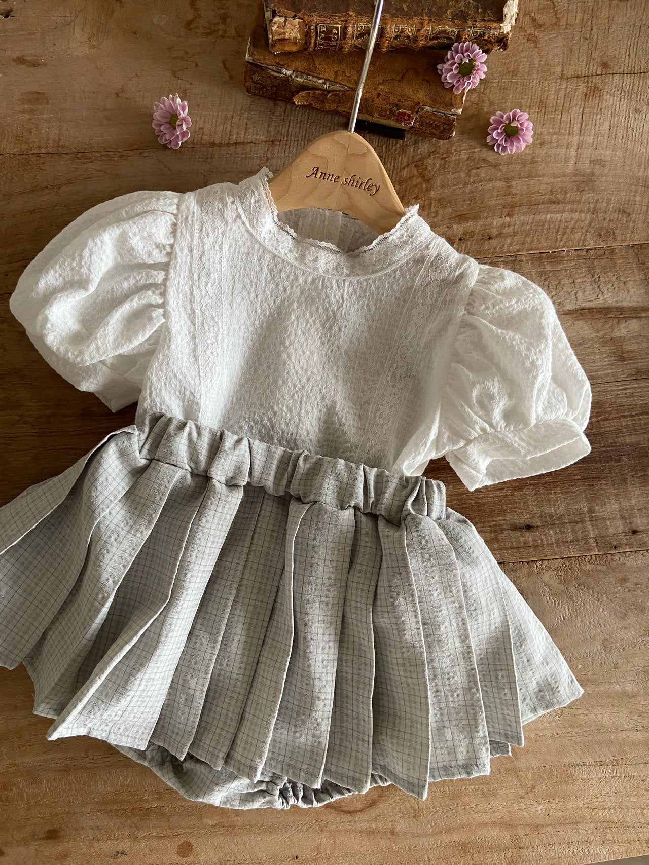 Modern pleated skirt bloomer