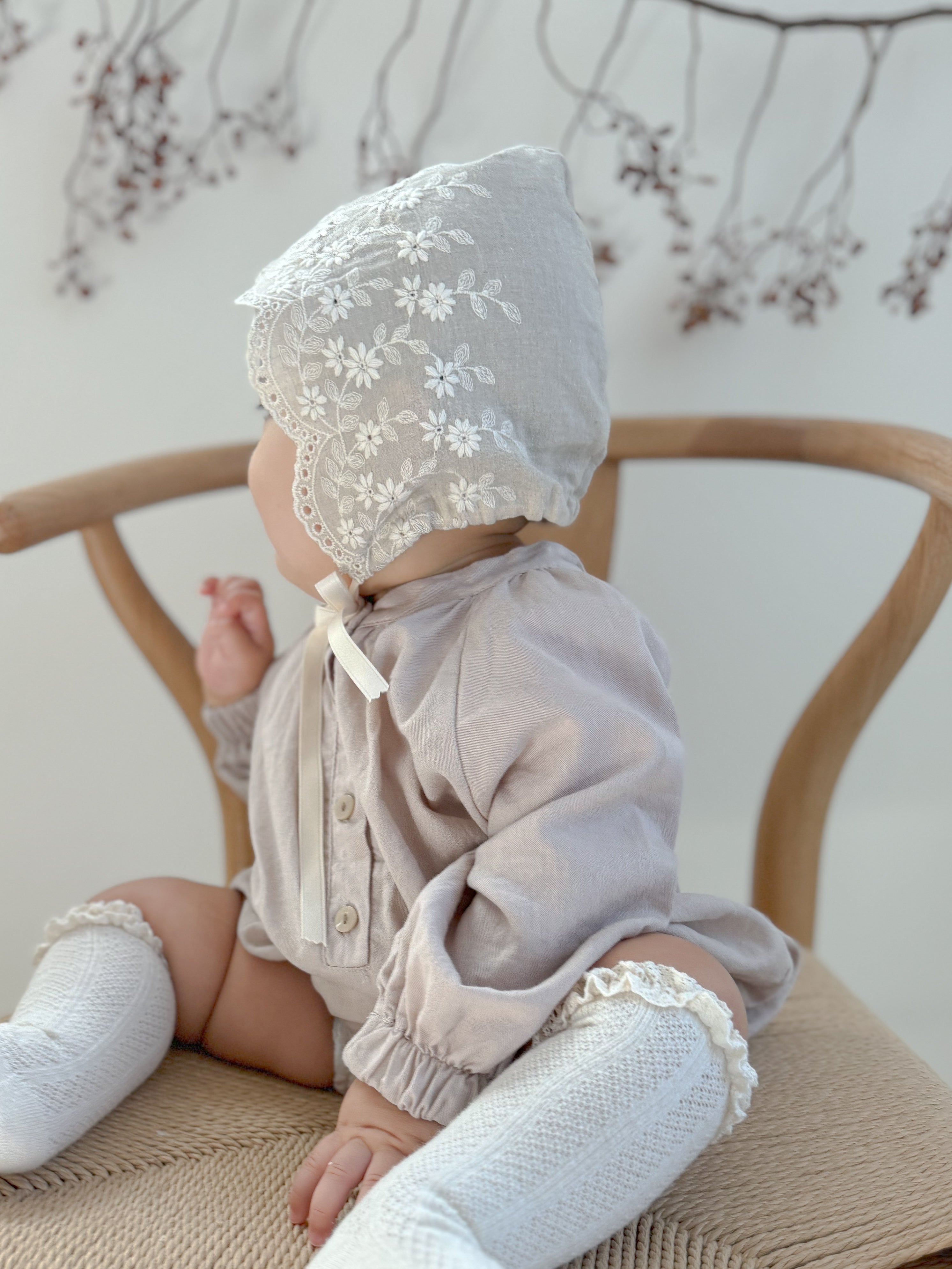 Lace bonnet