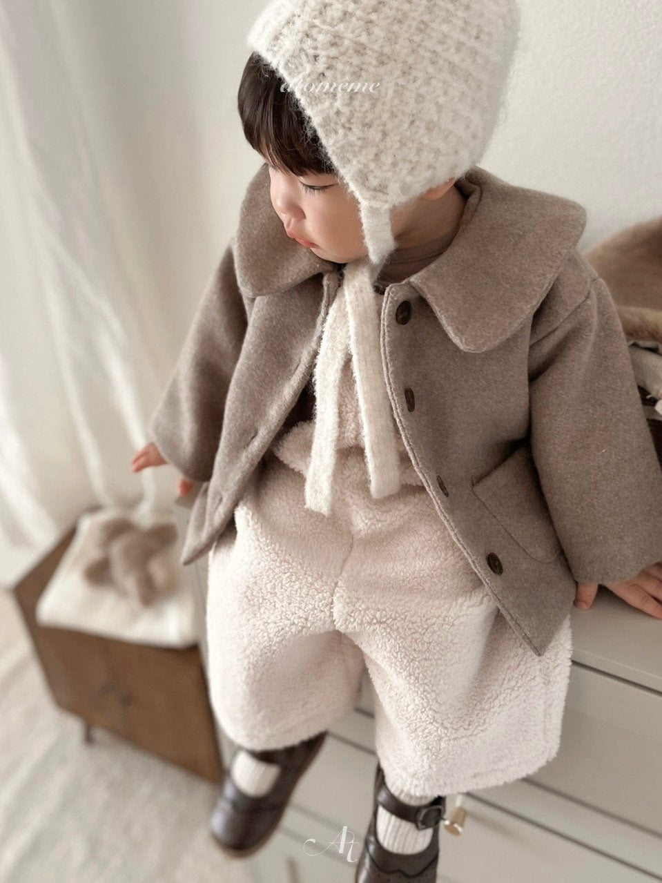 Round collar coat