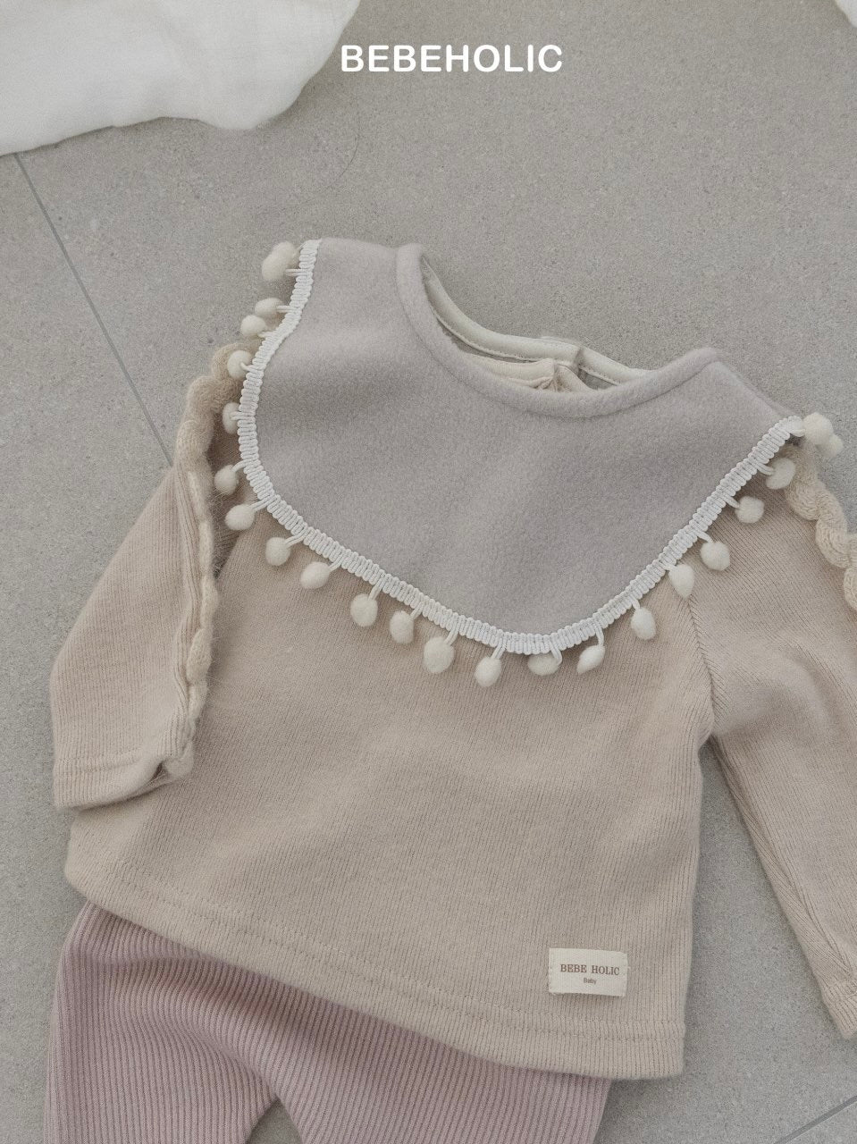 Pom pom bib