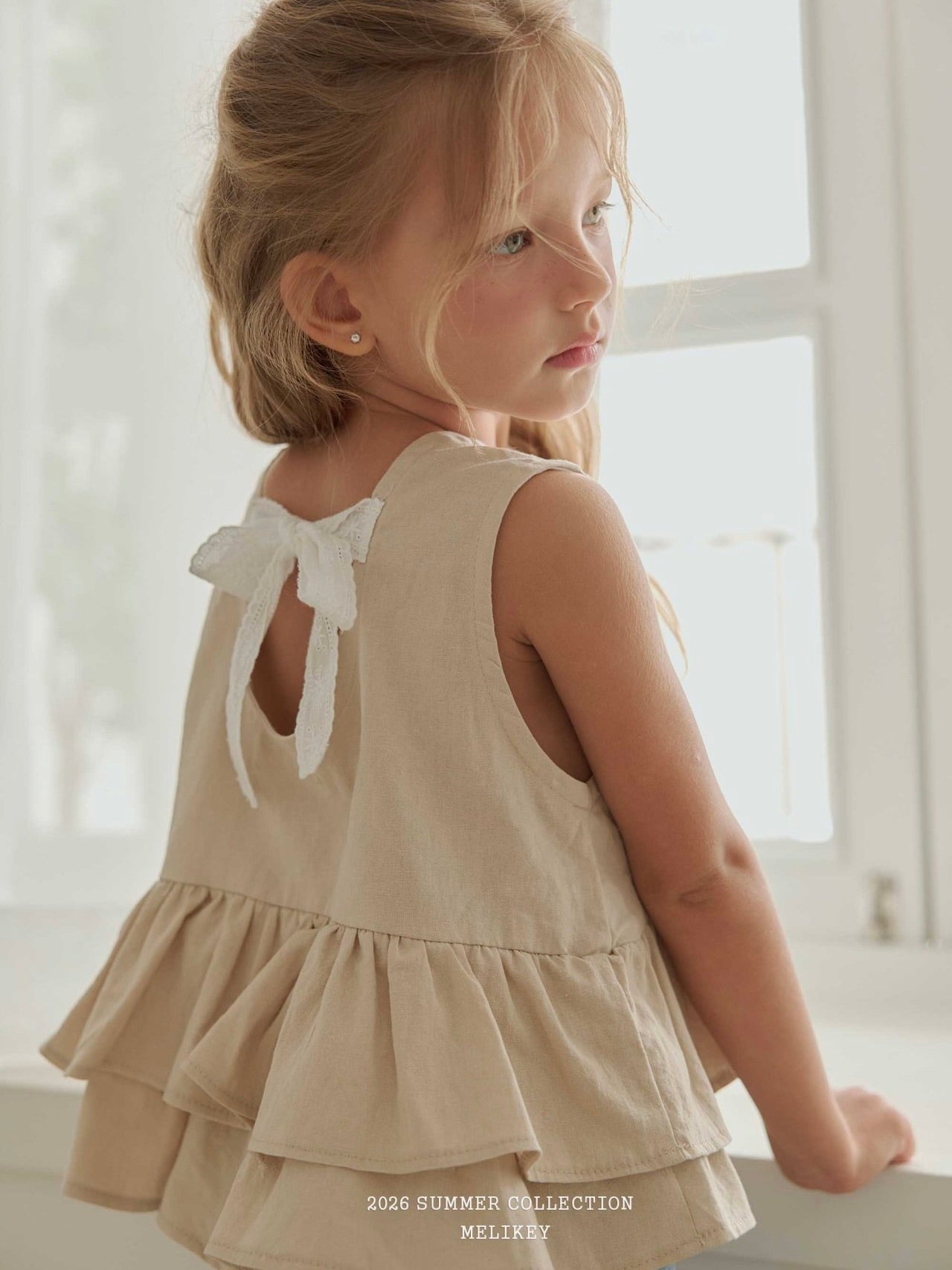 Ribbon tiered sleeveless blouse