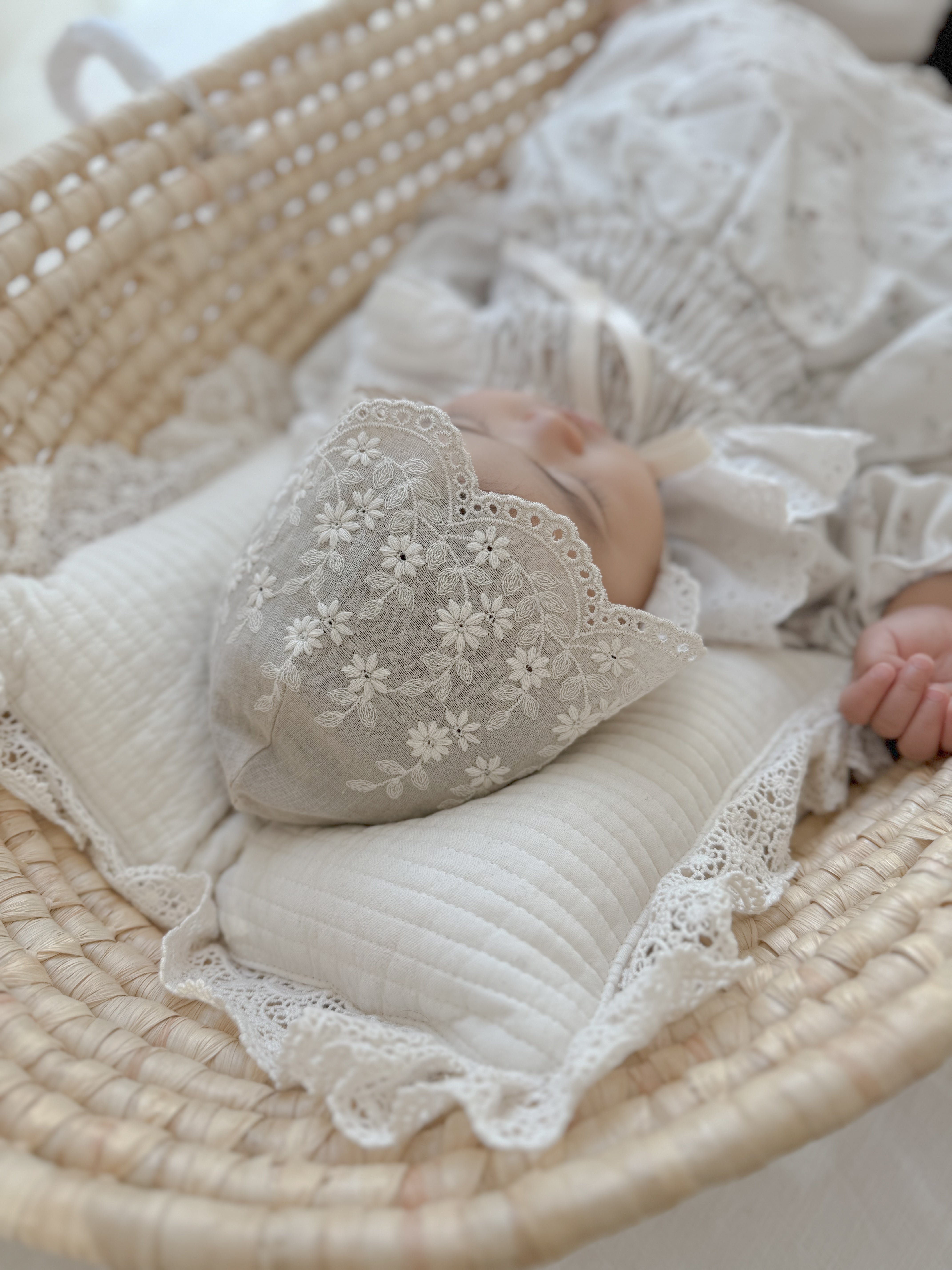 Lace bonnet