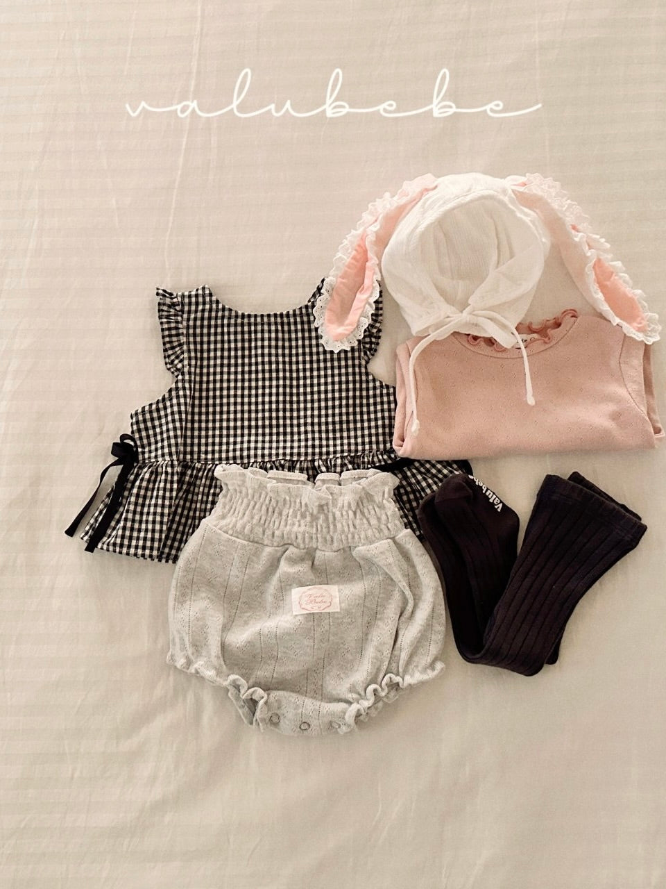 Eyelet smocking bloomer