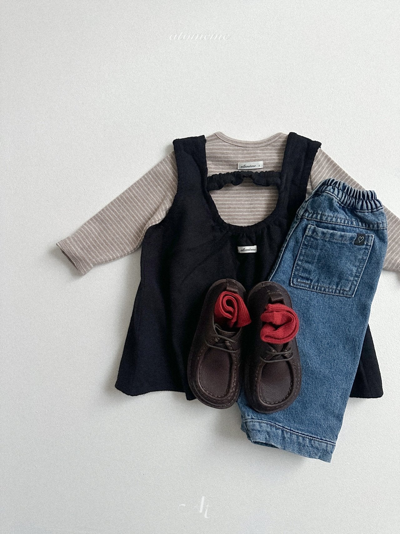 Half-slit denim pants