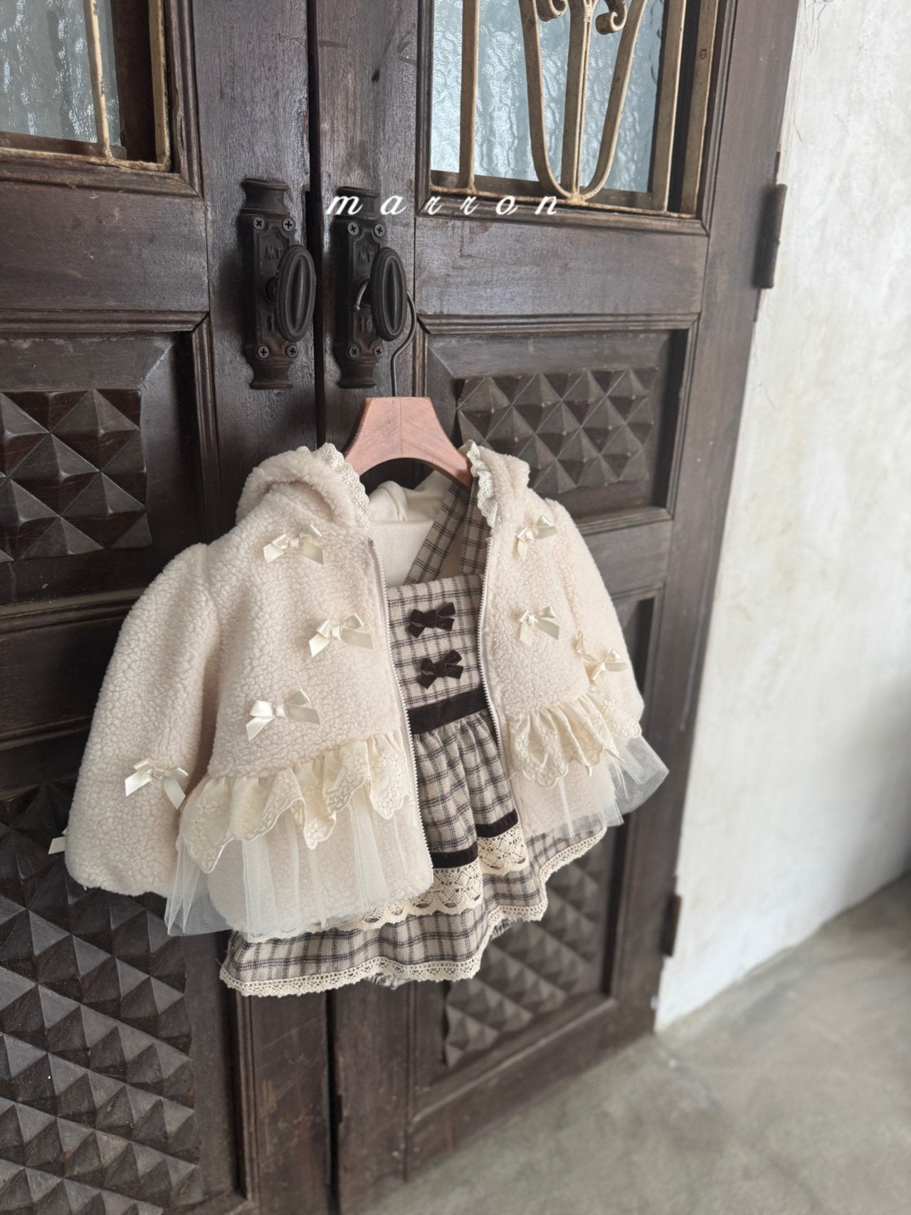 Ribbon hooded zip up