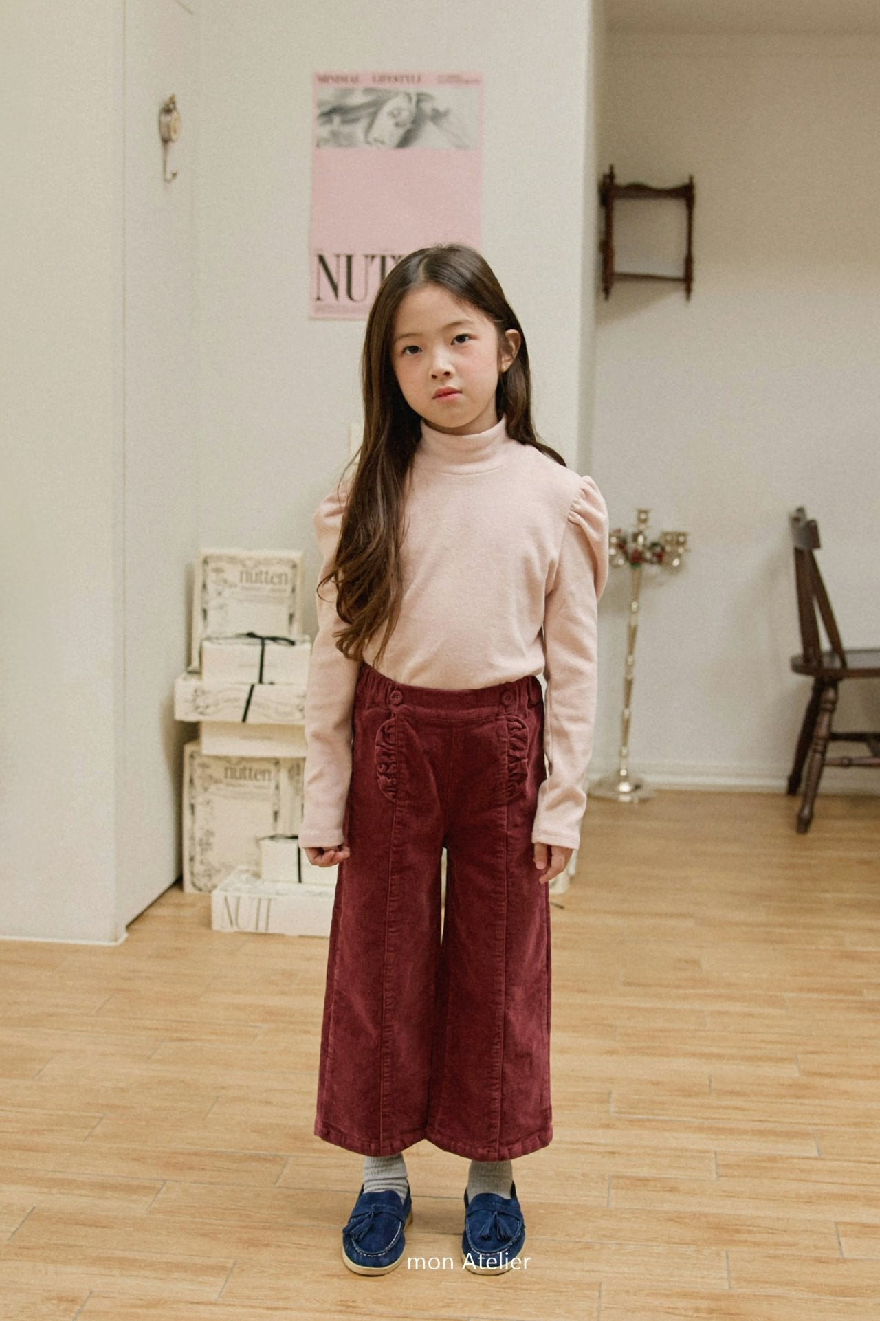 Frill corduroy pants