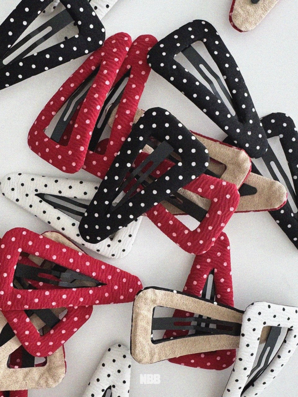 Vintage dot pin (1 piece)